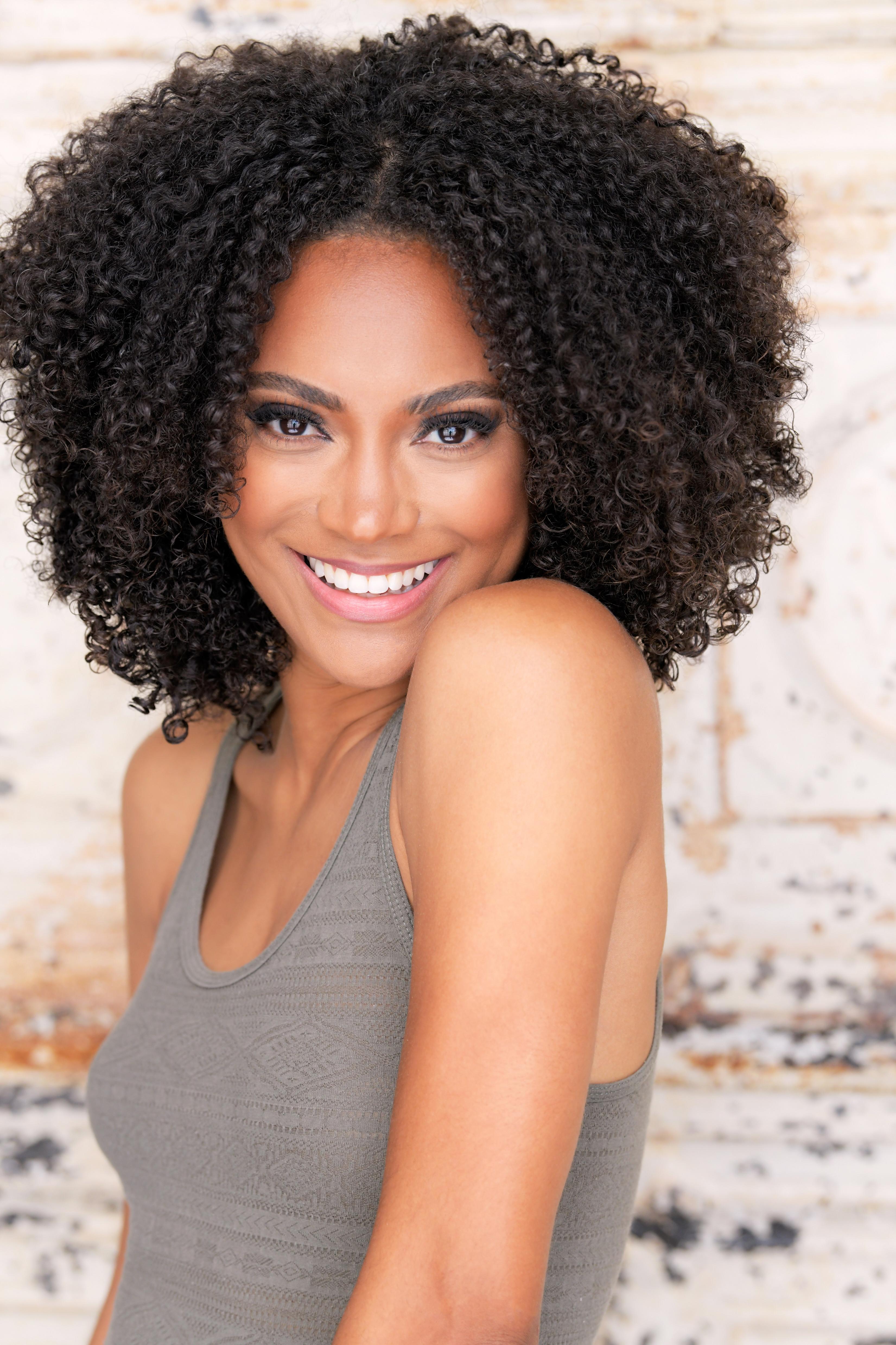 actor Kalilah Harris large photo