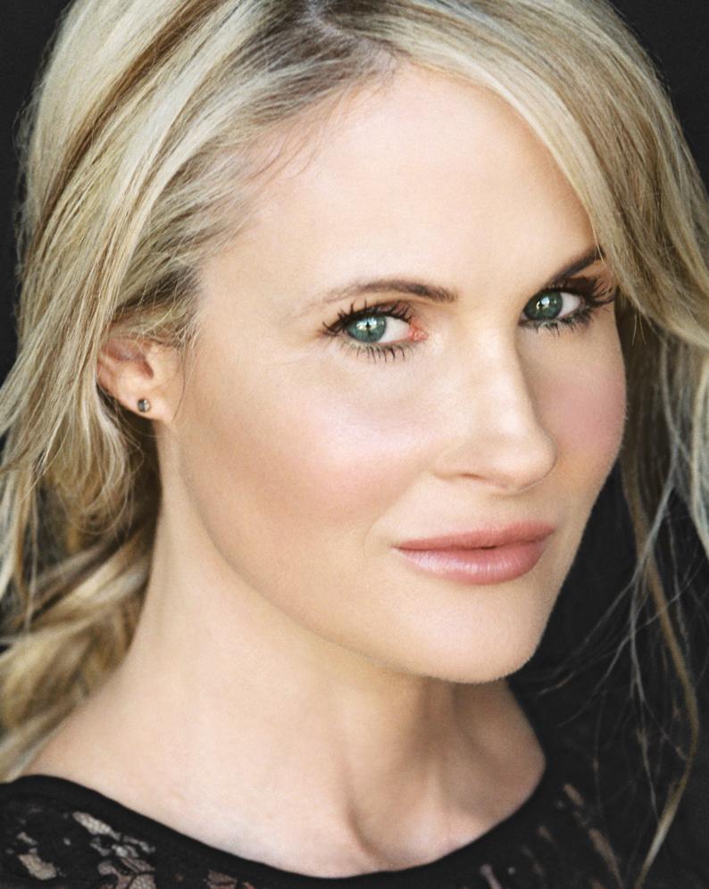 actor Chanel Ryan large photo