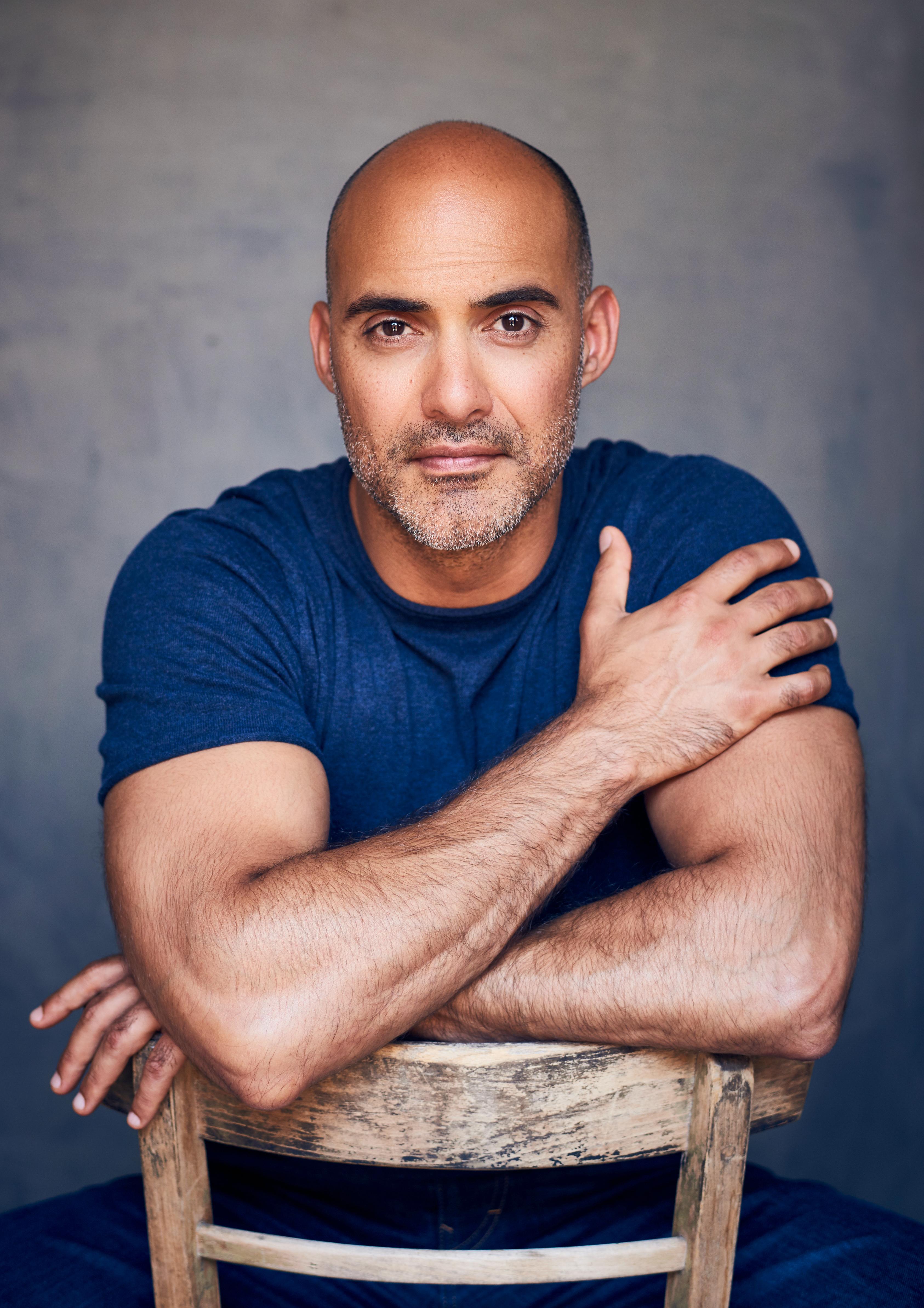 actor Eyas Younis large photo