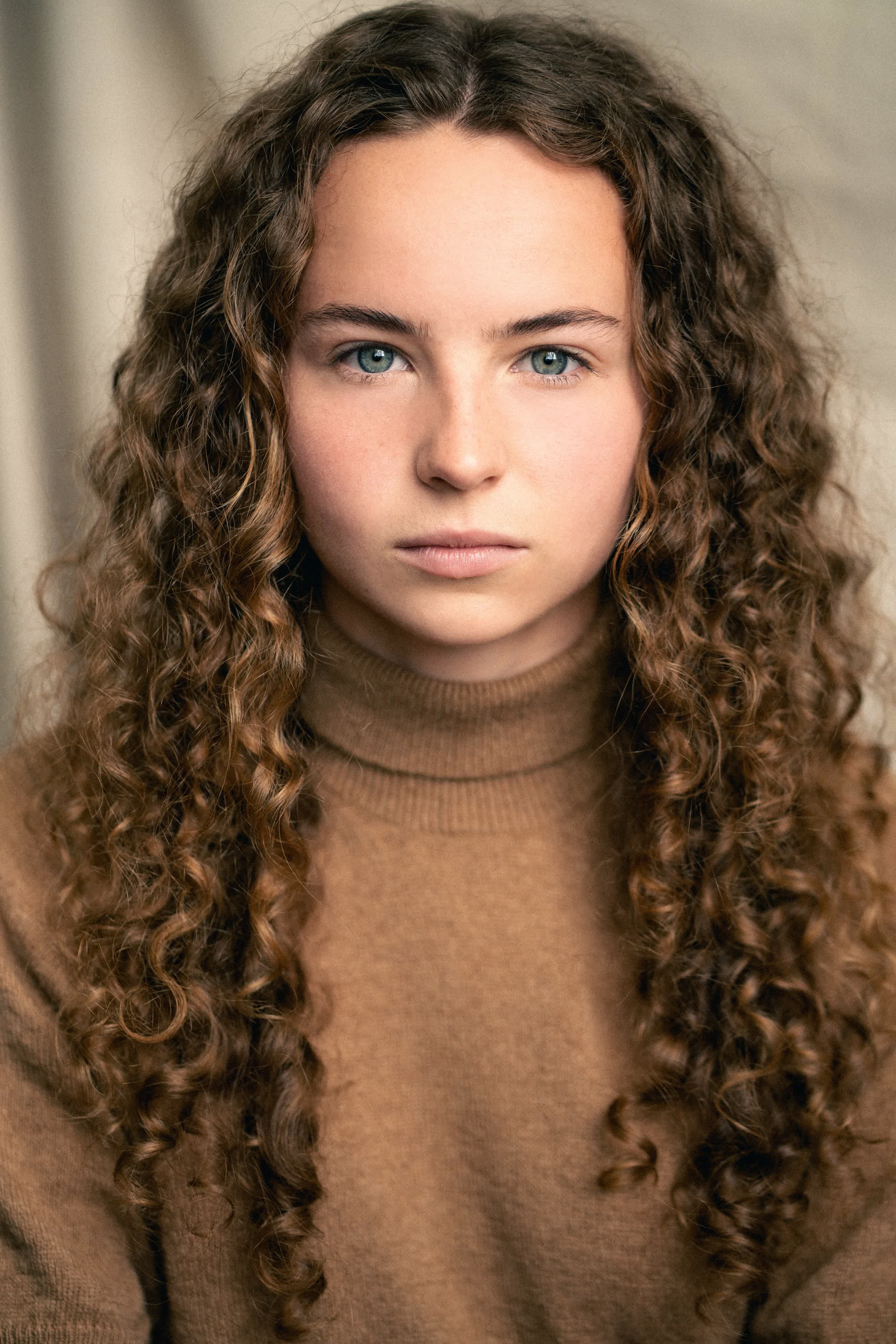 actor Hattie Gotobed large photo