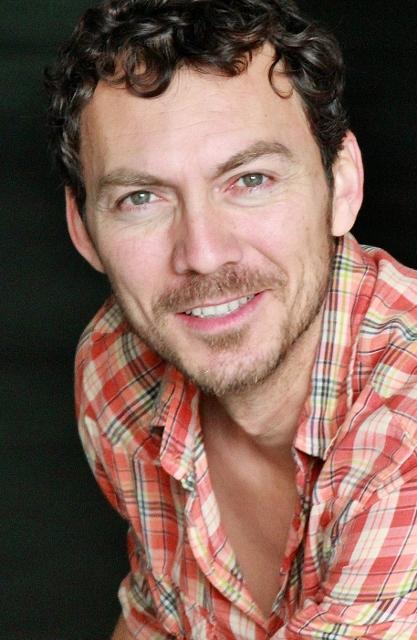 actor Luis Deveze large photo