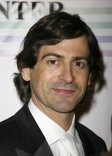 actor Greg Naughton large photo