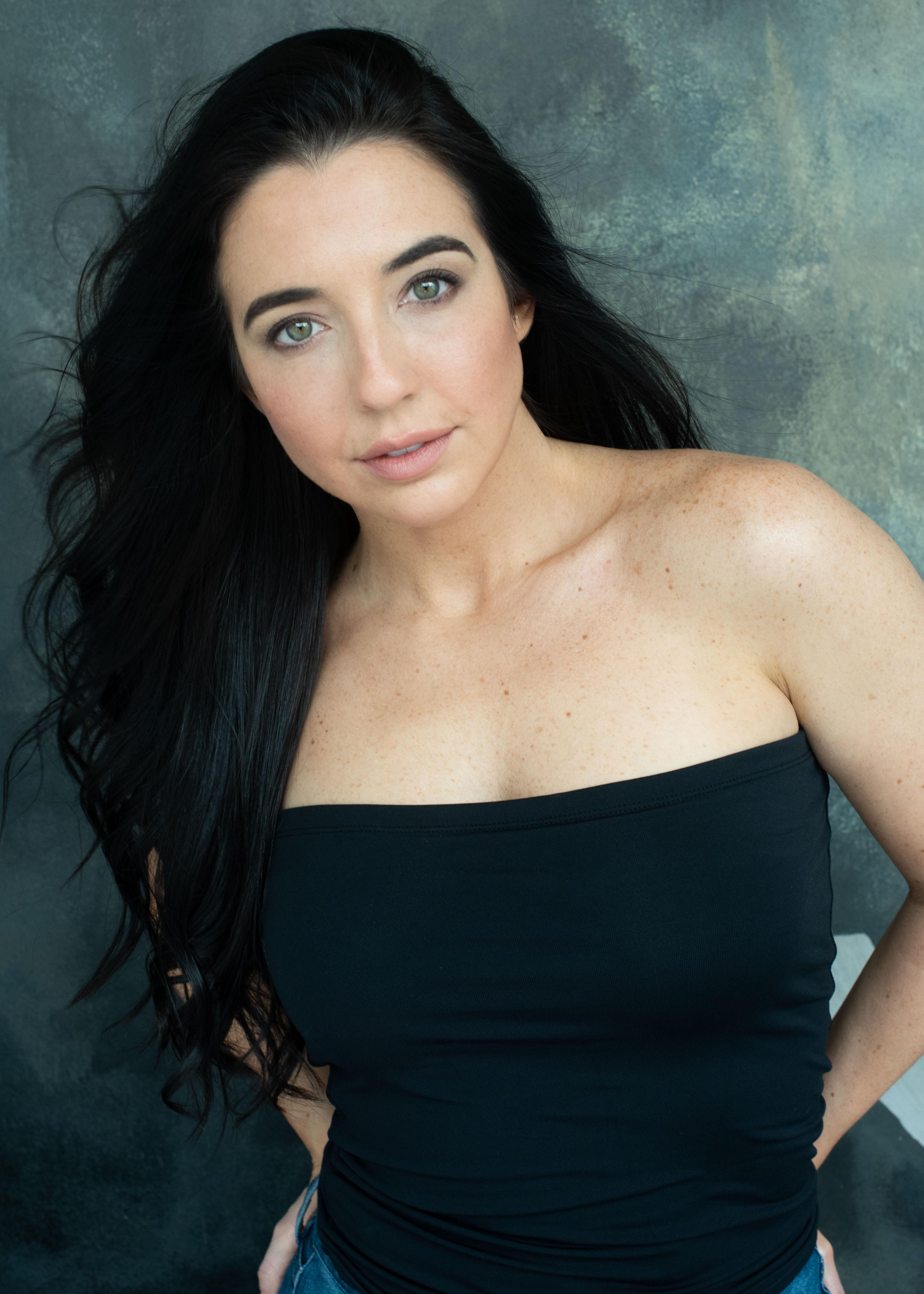 actor Anjelica Scannura large photo