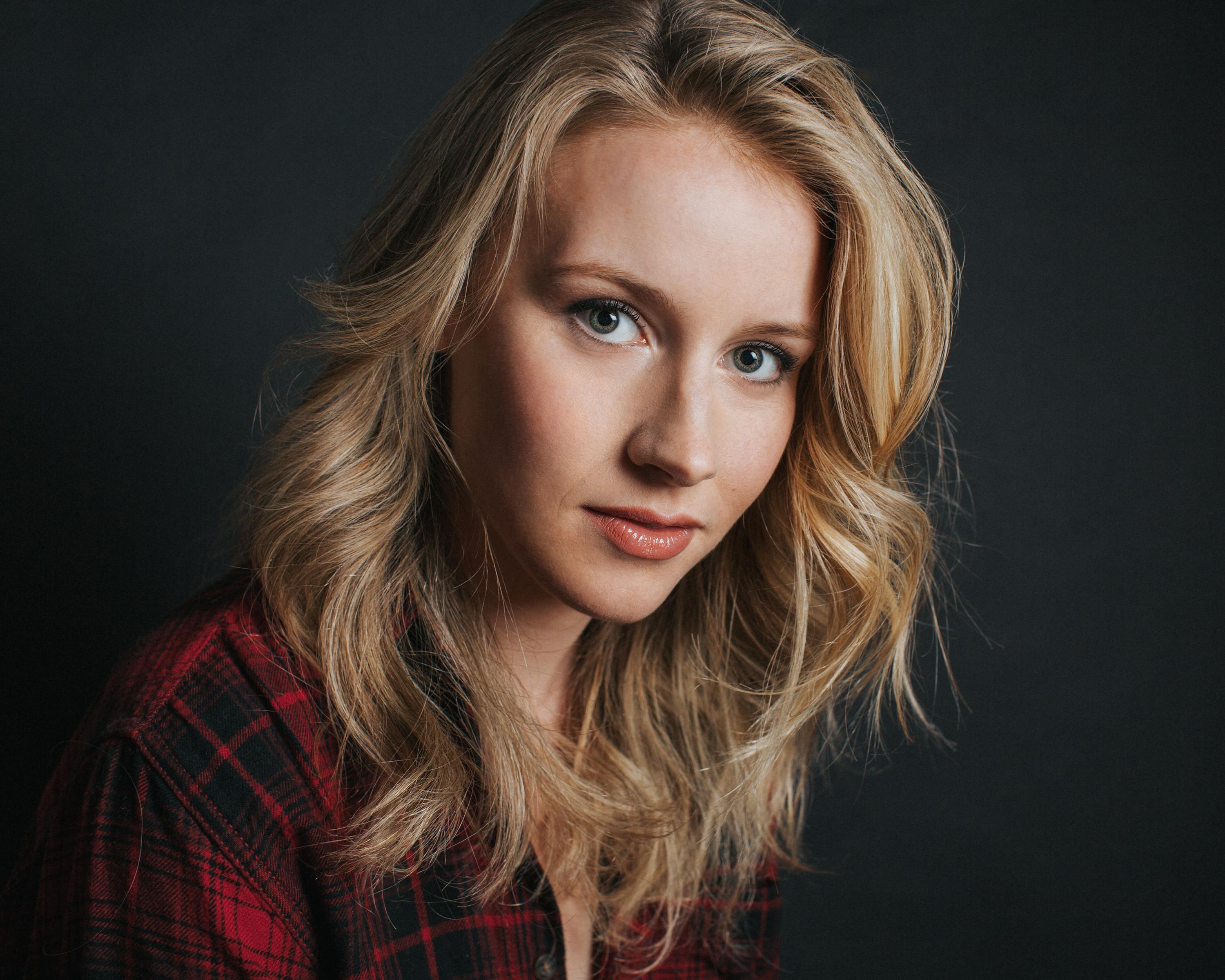 actor Madeleine Lodge large photo