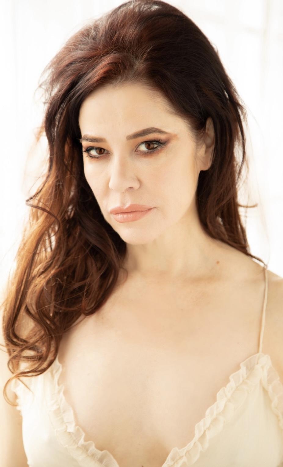 actor Elina Madison large photo