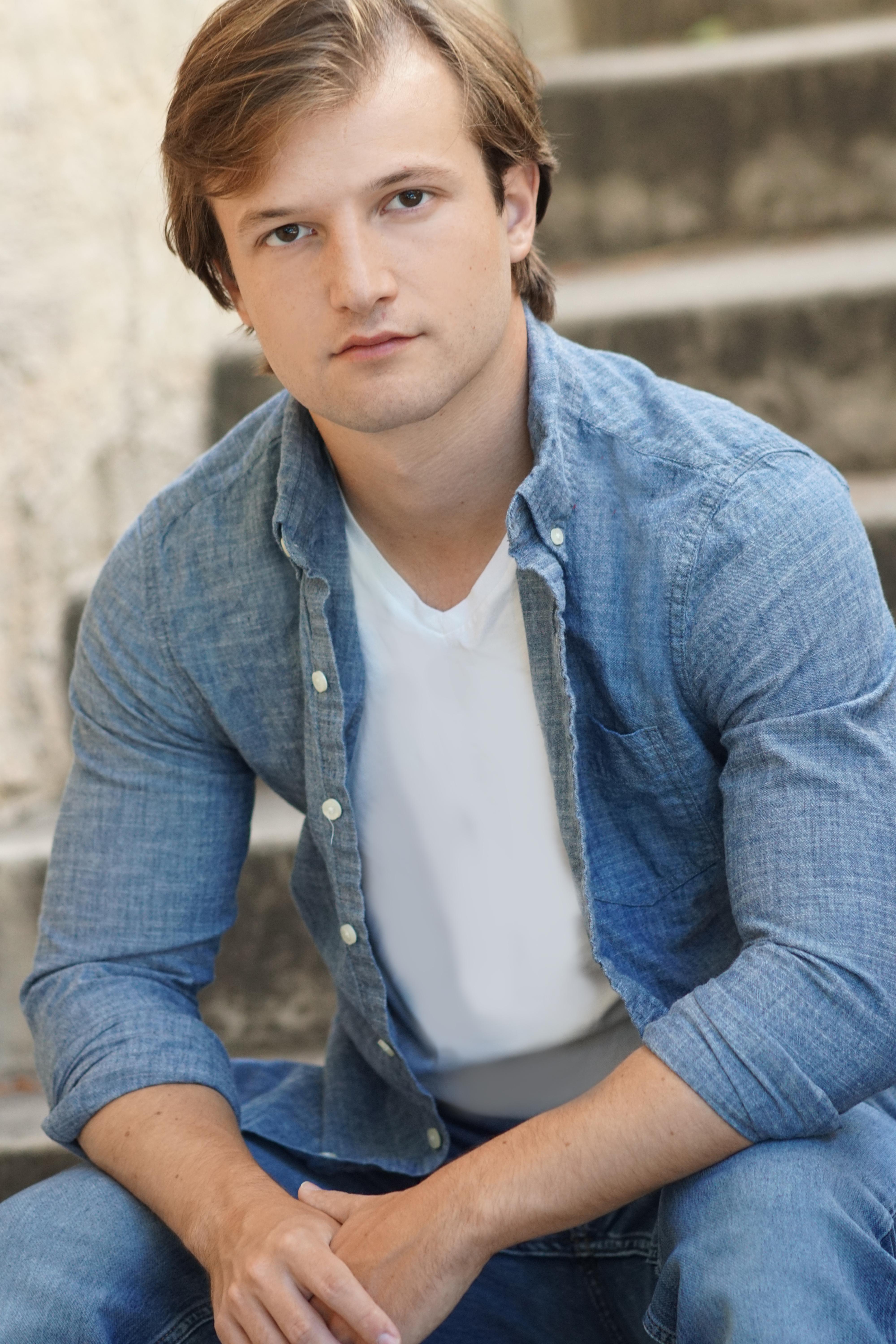 actor Brandon Lessard large photo