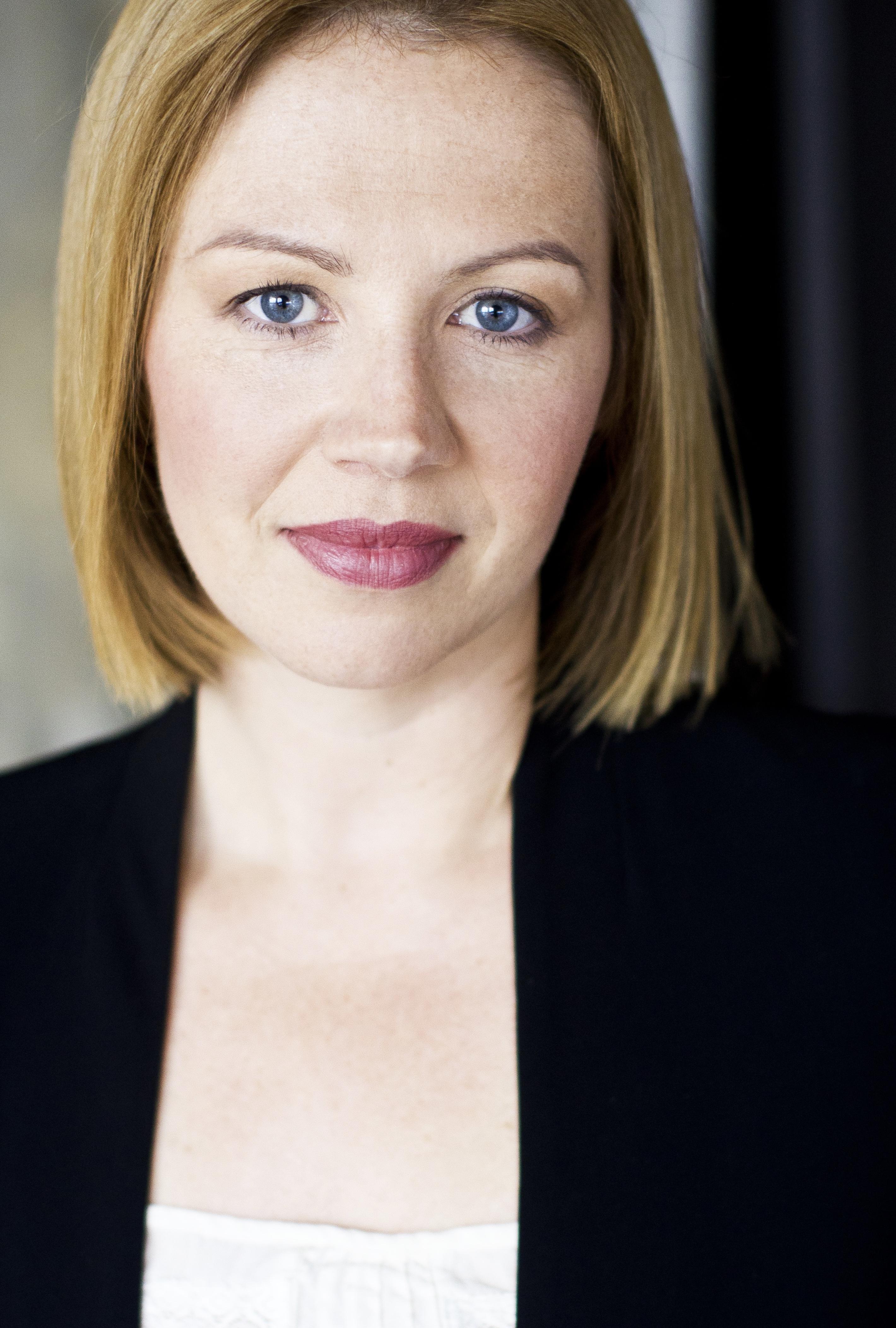 actor Carrie Ruscheinsky large photo