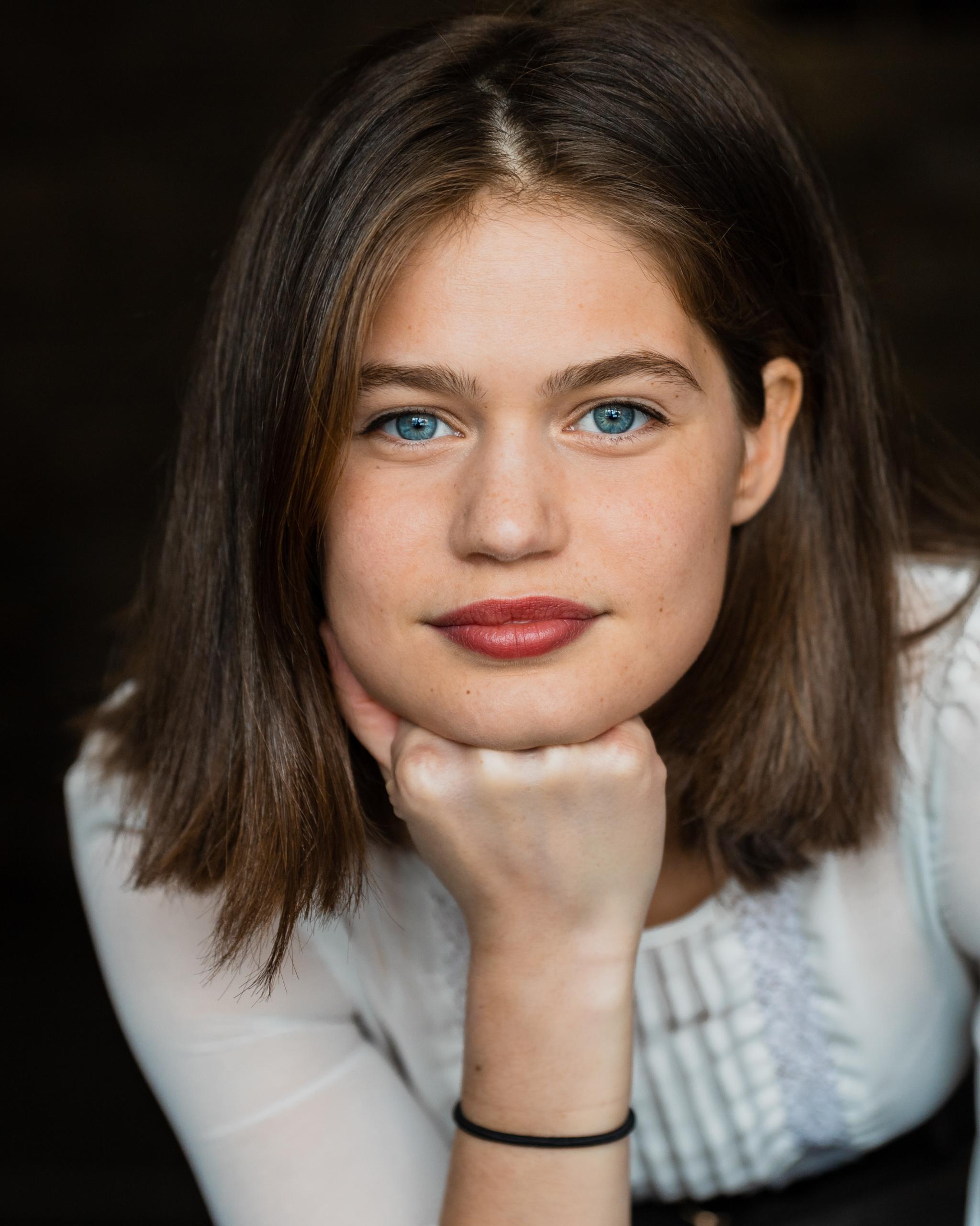 actor Ursula Calder large photo