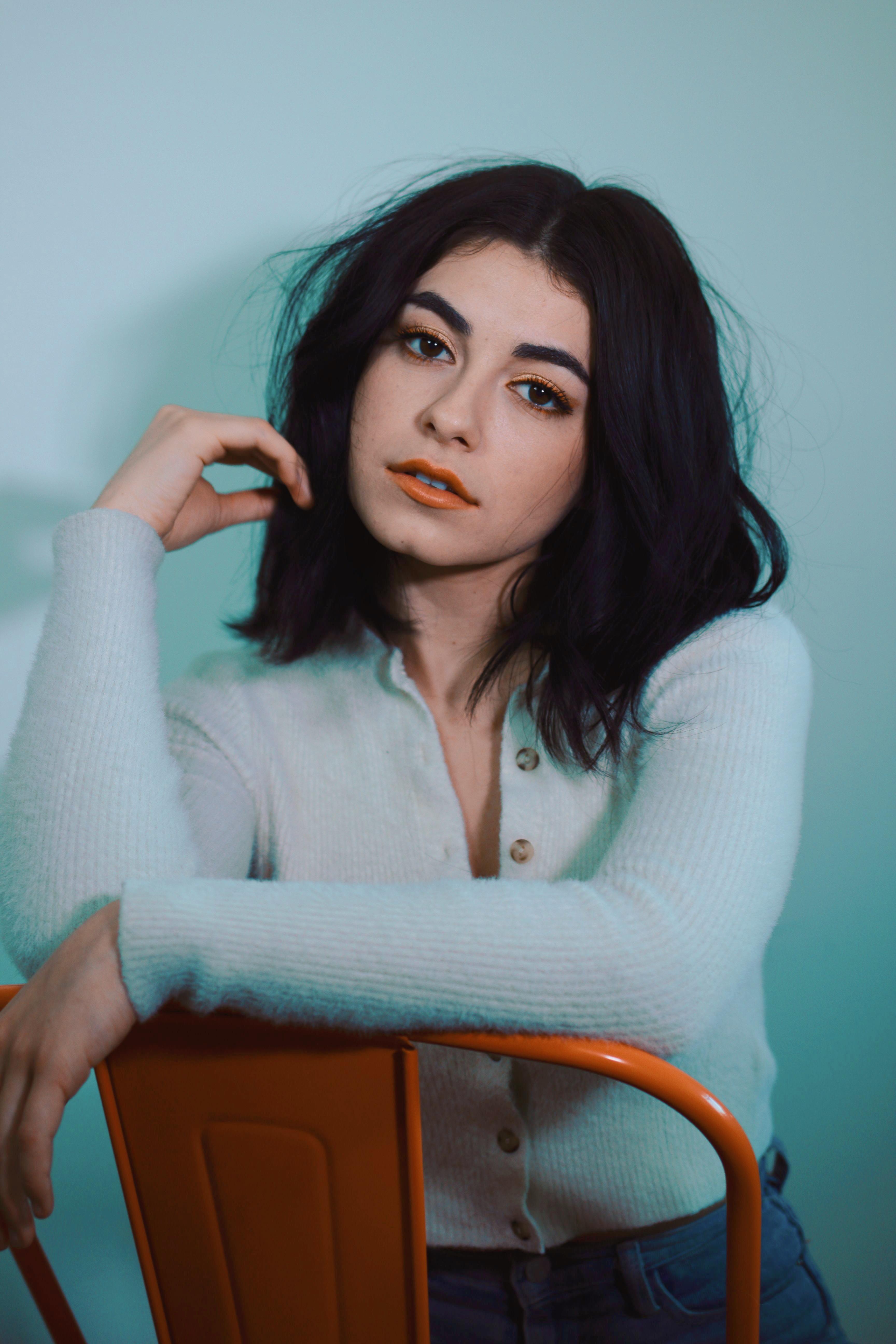 actor Sara Anne large photo