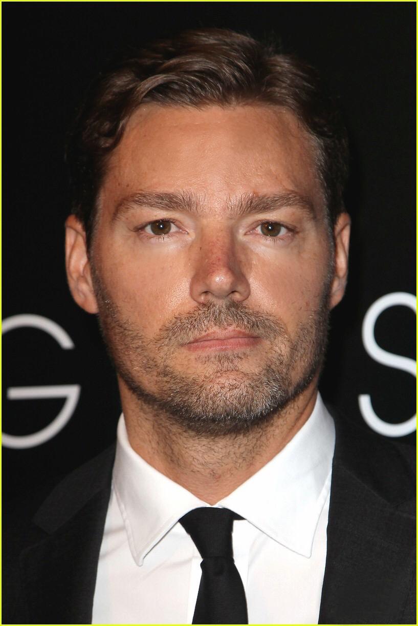 actor Chris Meyer large photo