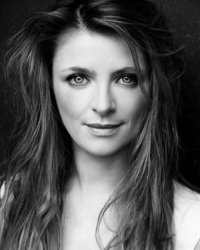 actor Amber McMahon large photo