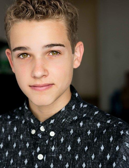 actor Zach Hoffman large photo