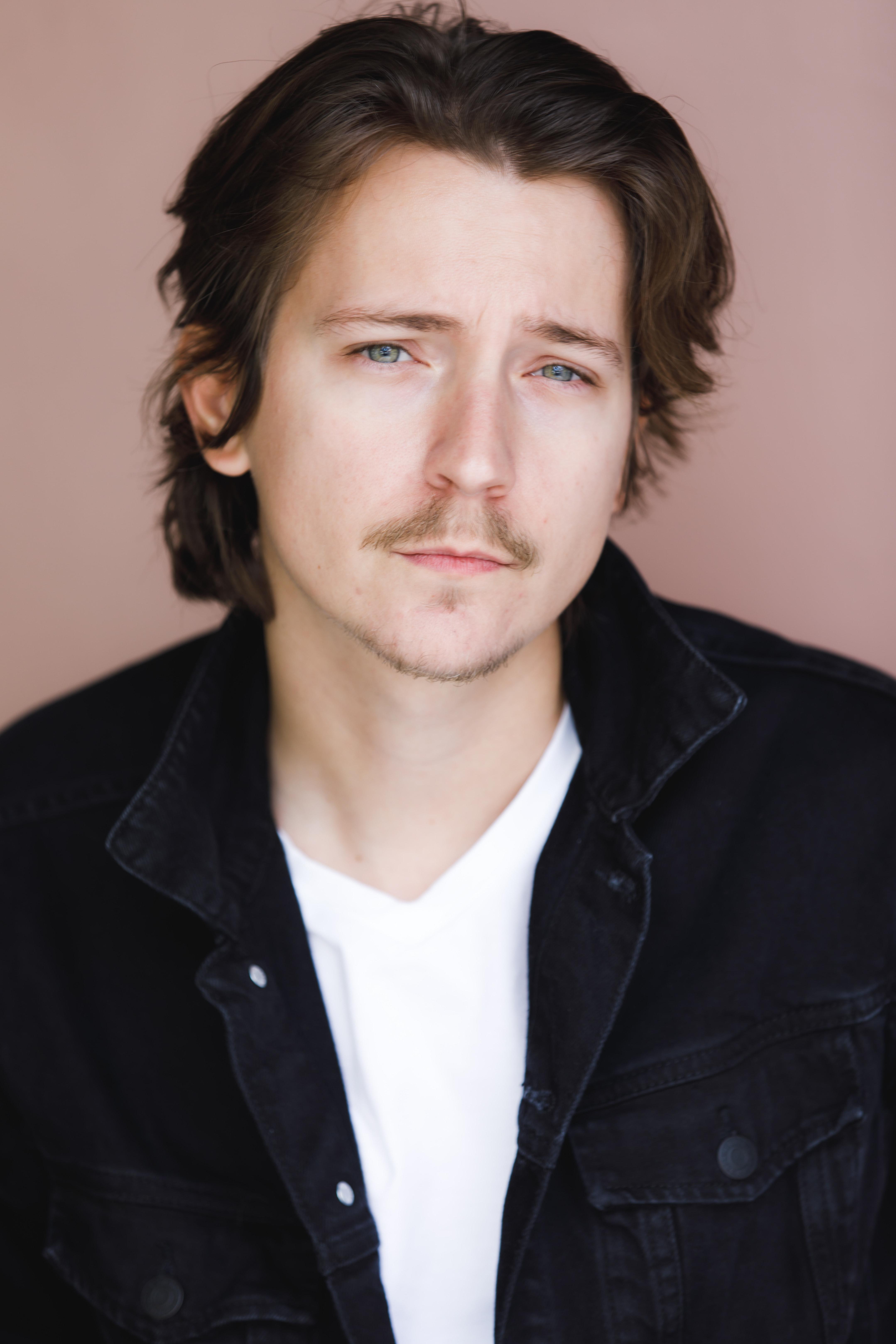 actor Andrew Eakle large photo