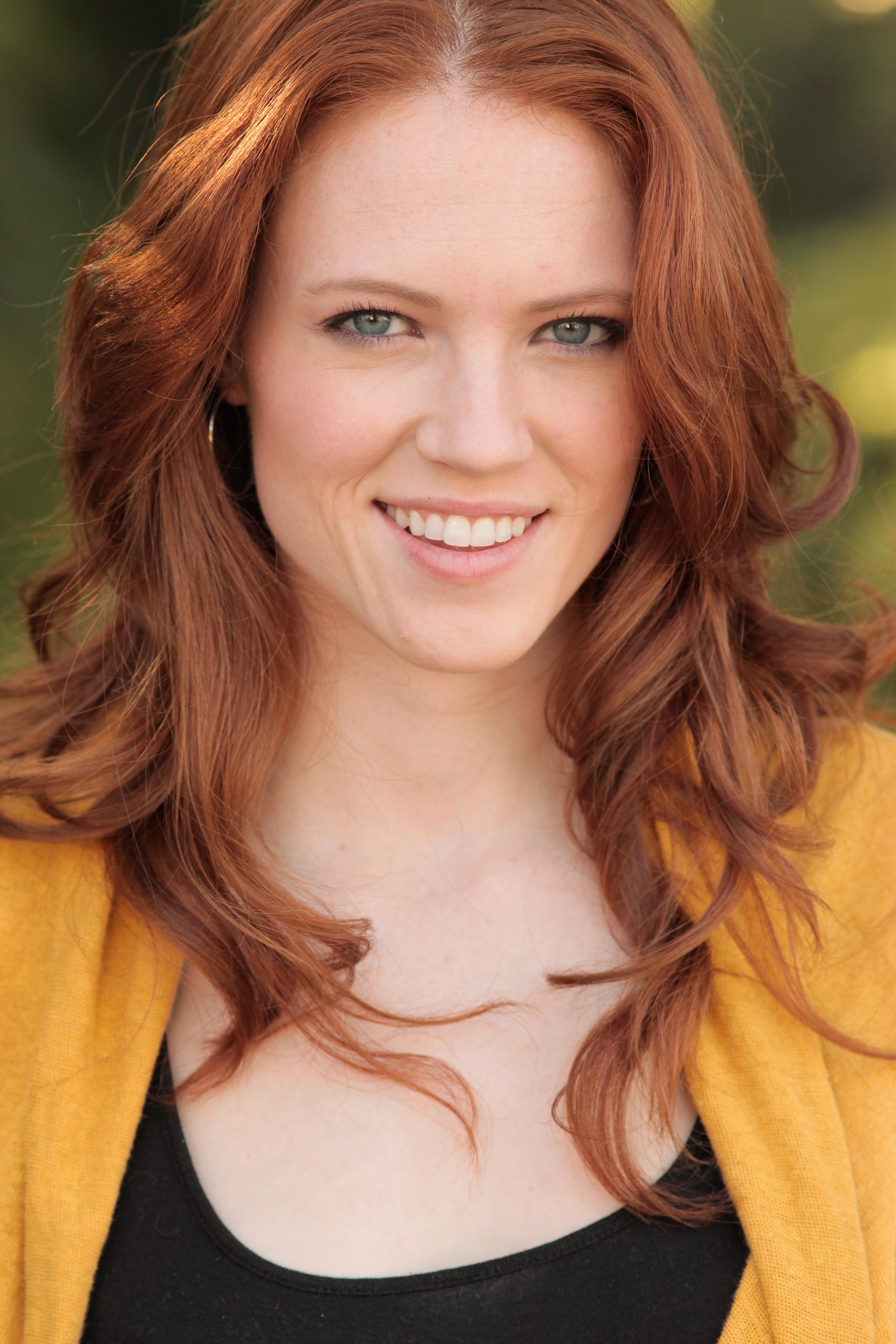 actor Whitney Hoy large photo