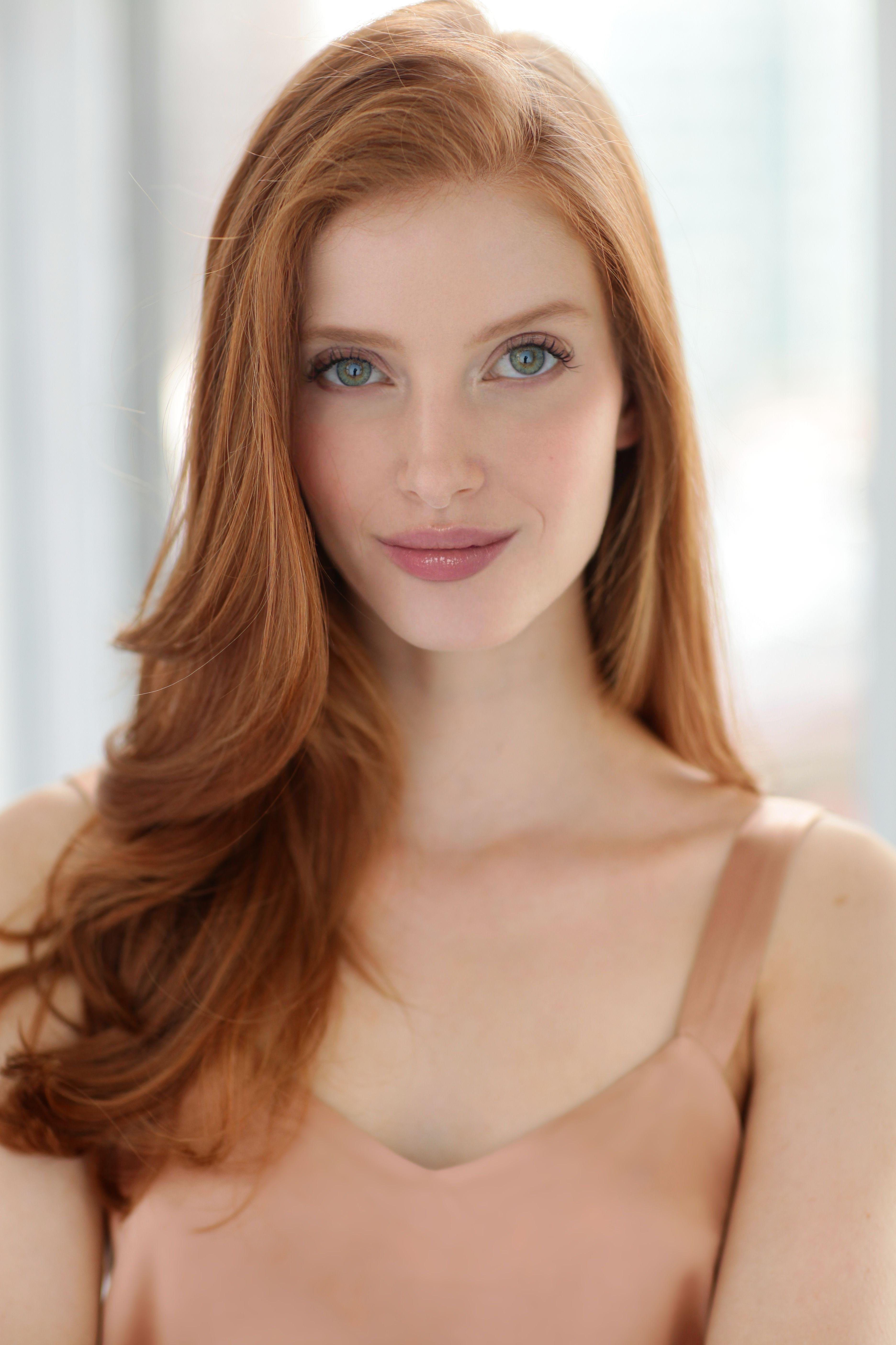 actor Claire Friesen large photo