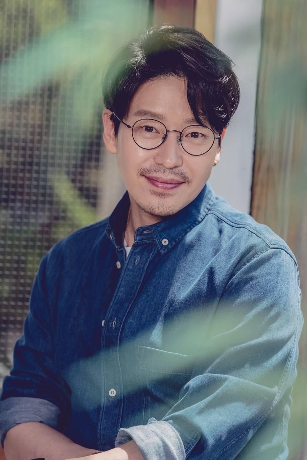 actor Uhm Ki-joon large photo