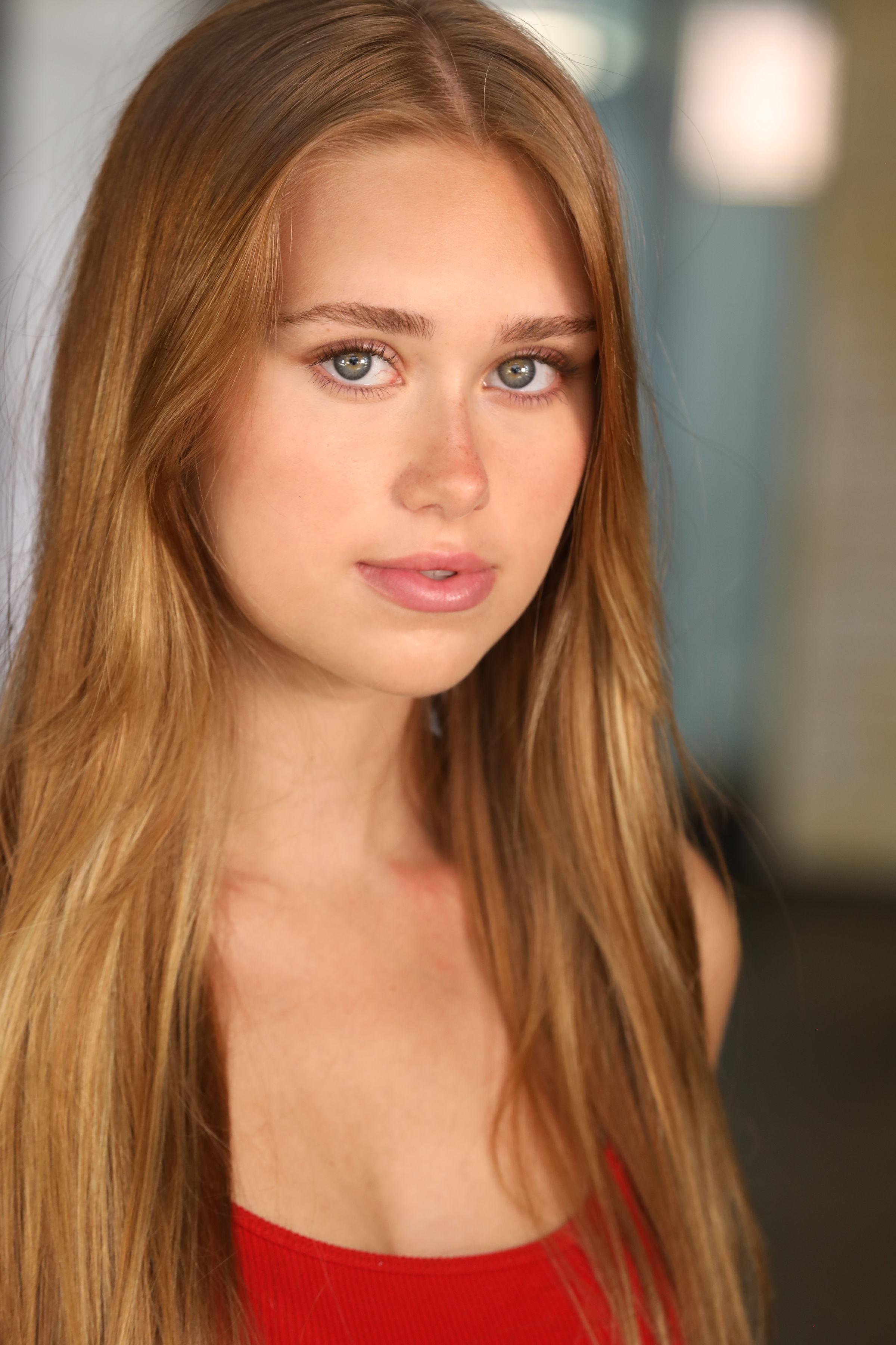 actor Emily Skinner large photo