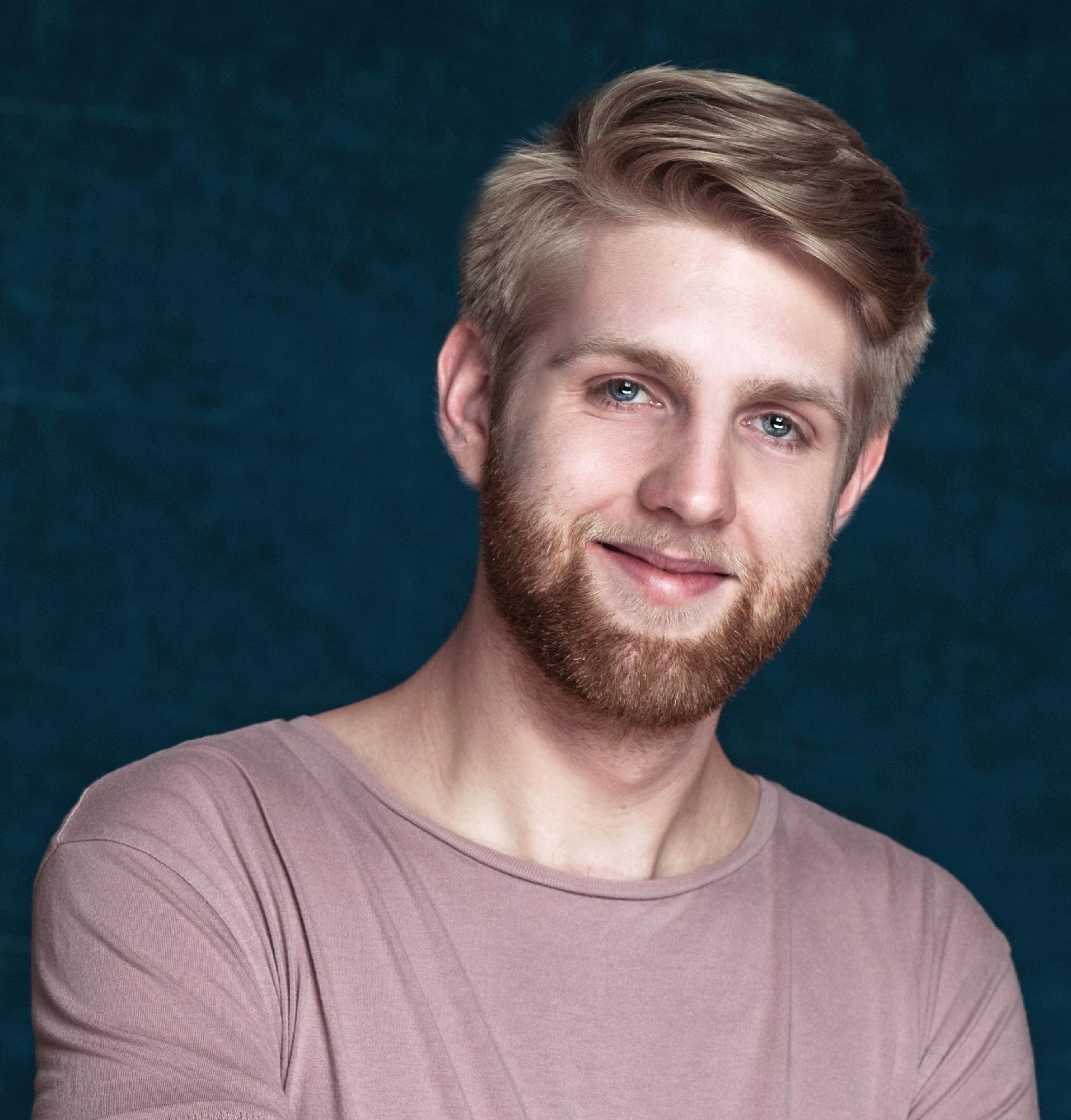 actor Joshua Holmes large photo