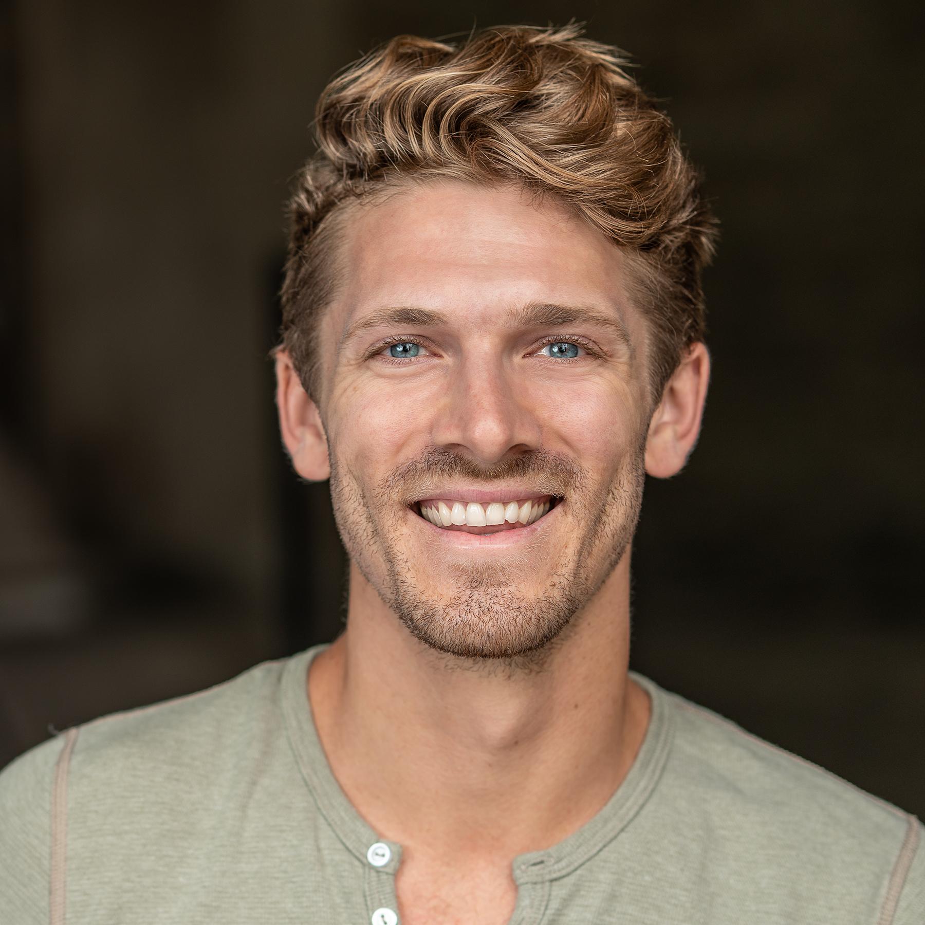 actor Justin Gerhard large photo