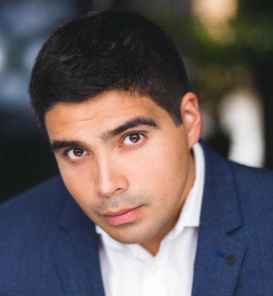 actor Oliver Posada large photo