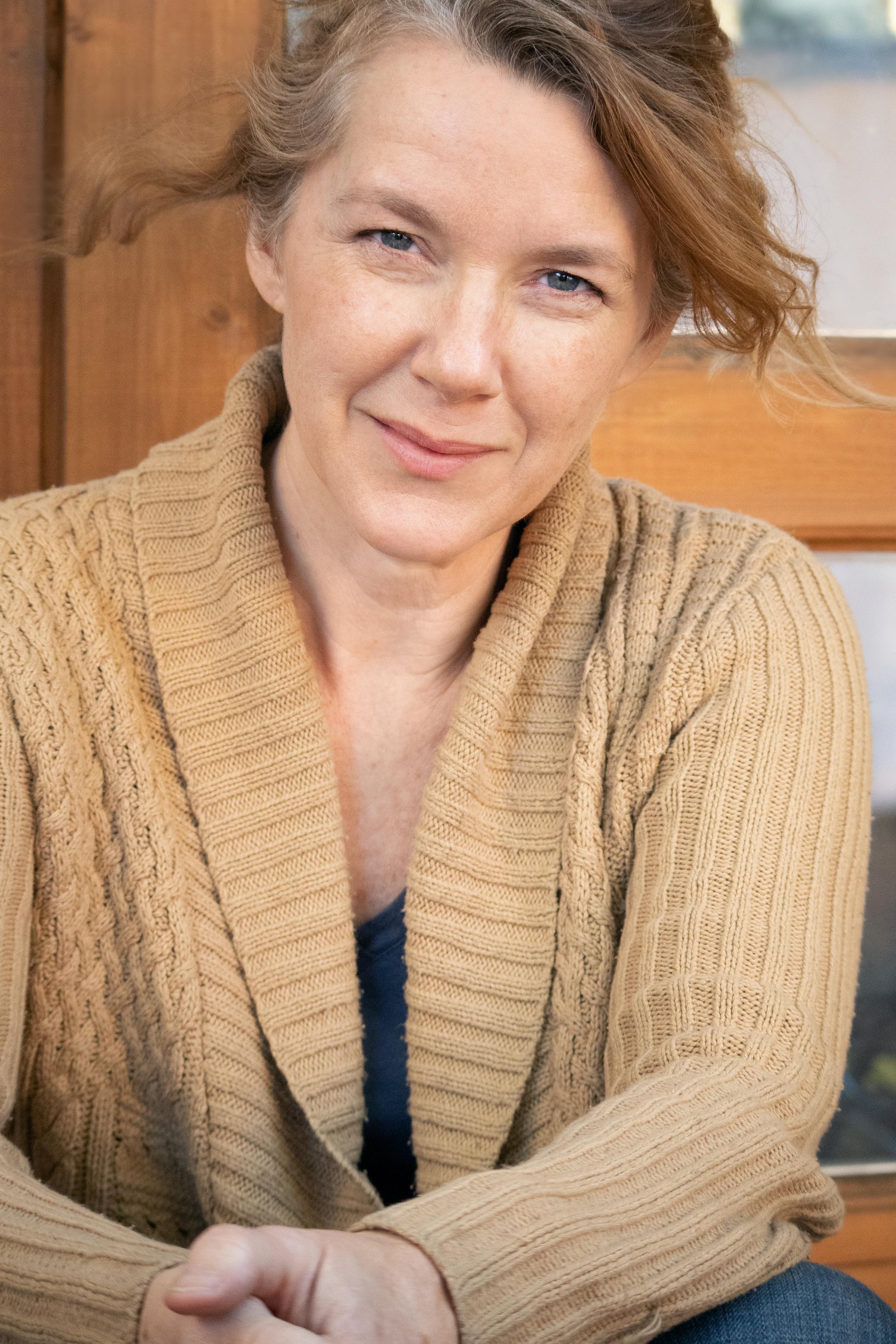 actor Elise Robertson large photo