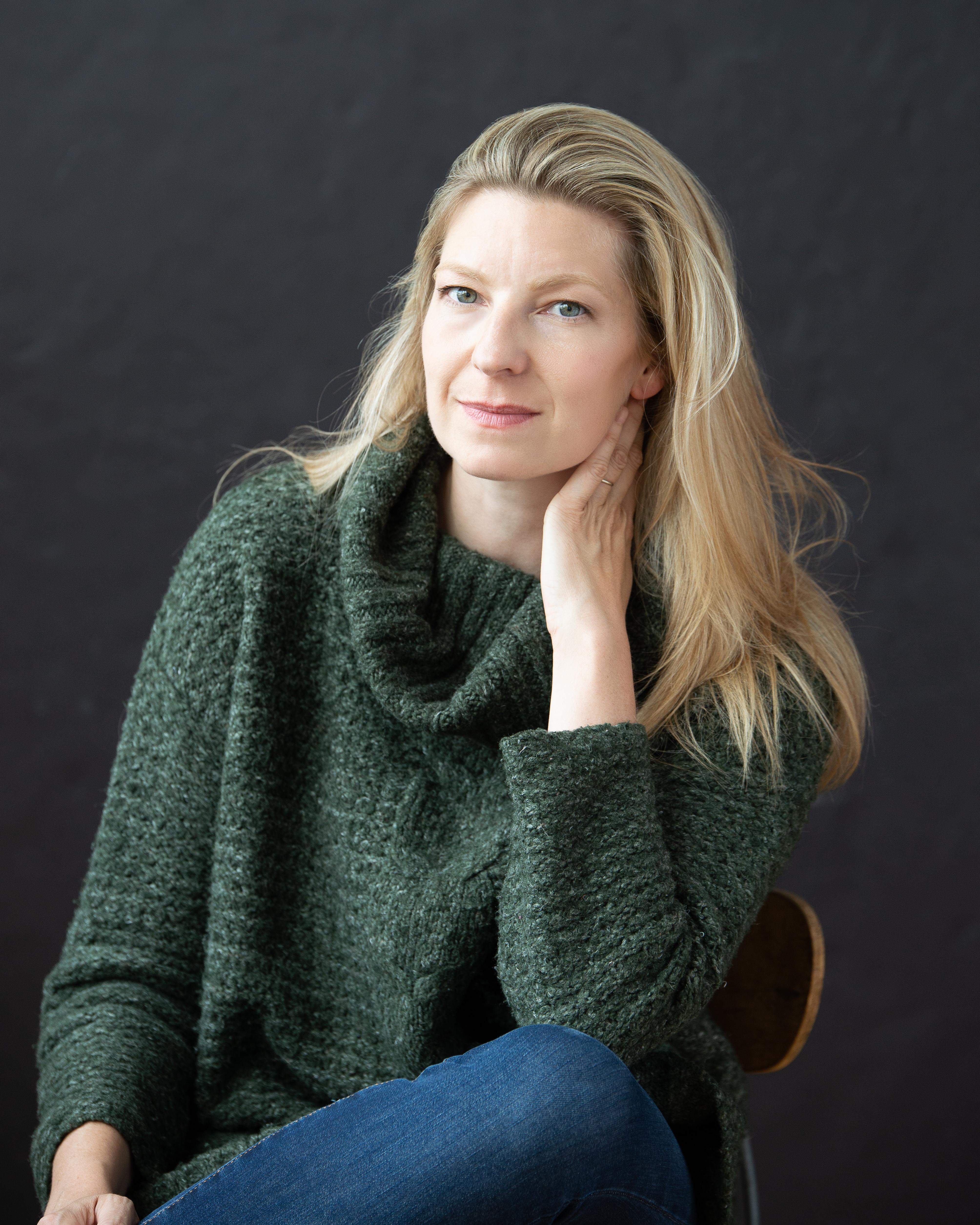 actor Maev Beaty large photo