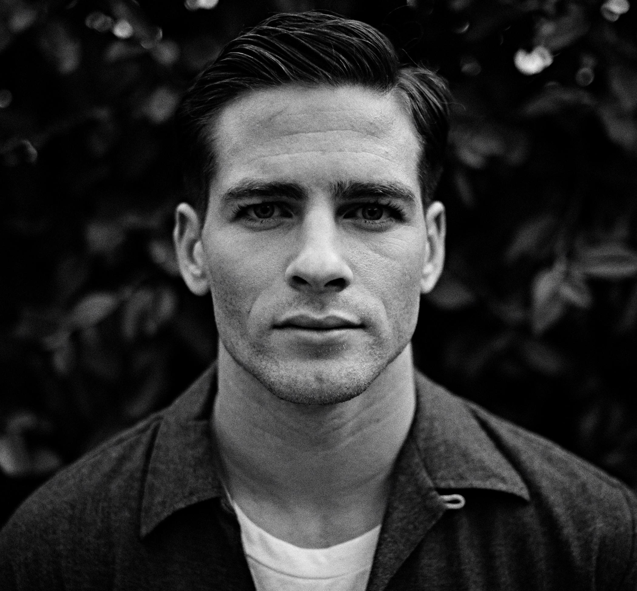 actor Zach Shields large photo