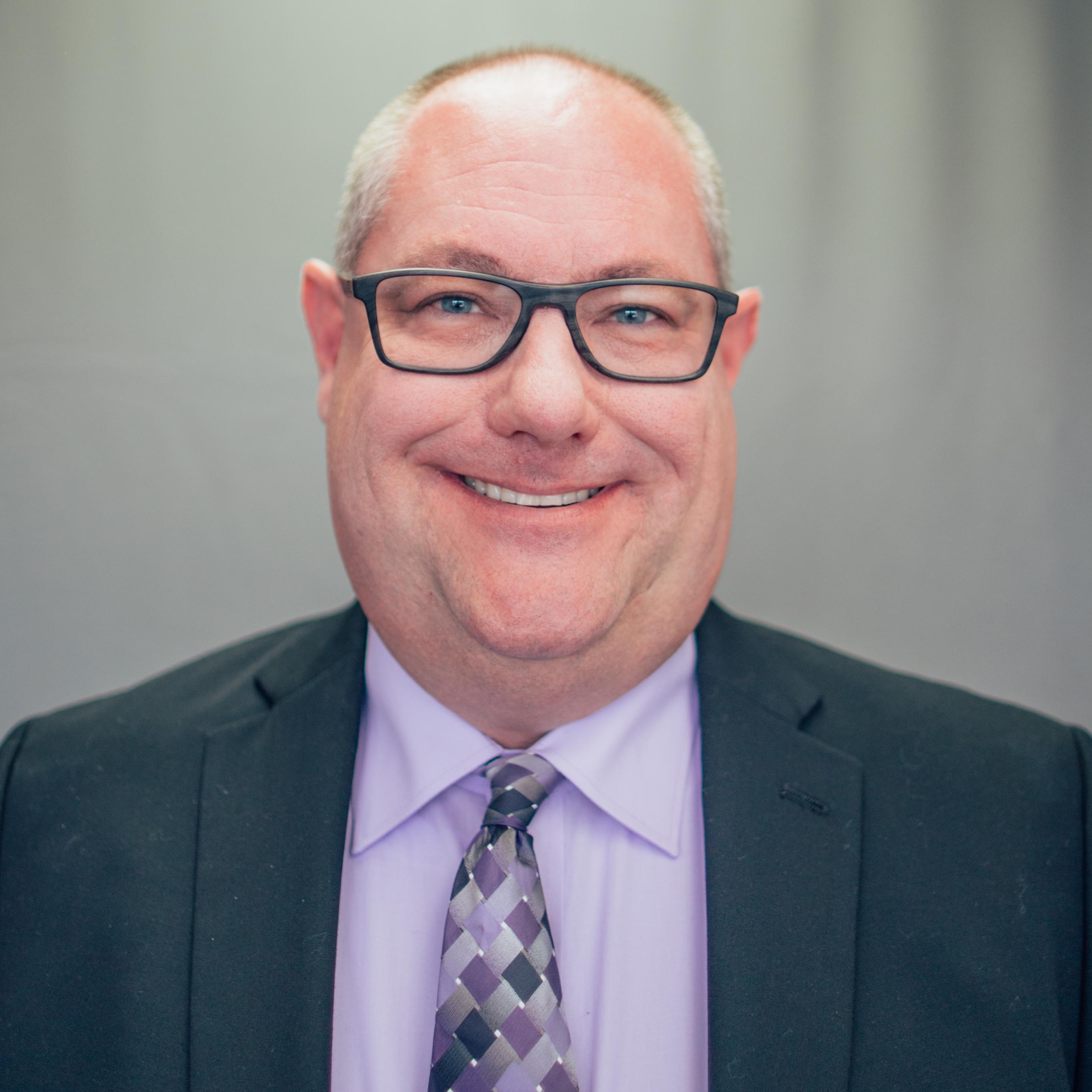 actor Lee Darnell large photo