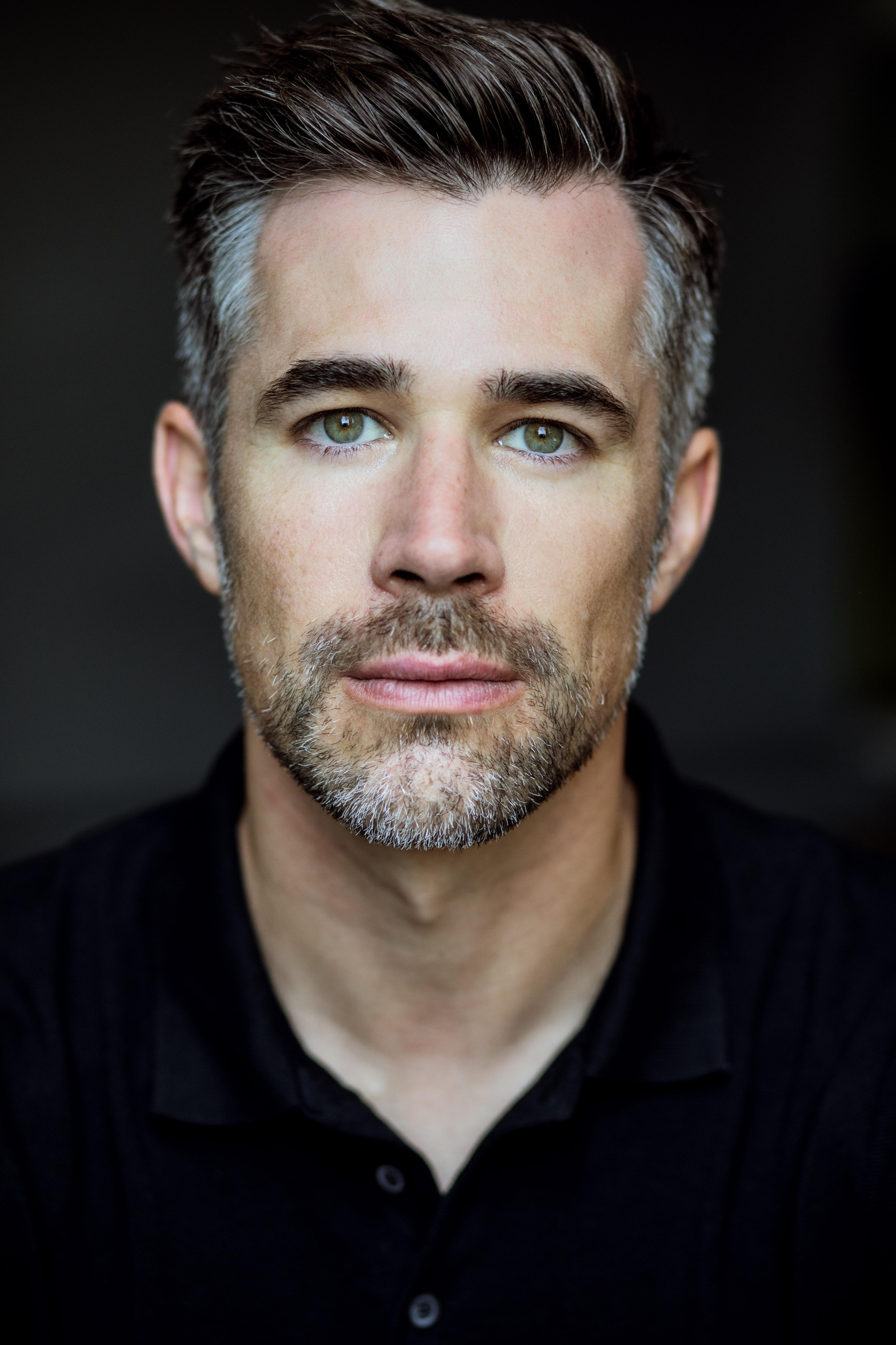 actor Jo Weil large photo