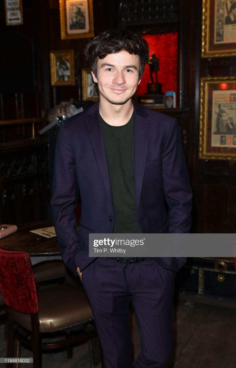 actor Scott Chambers large photo