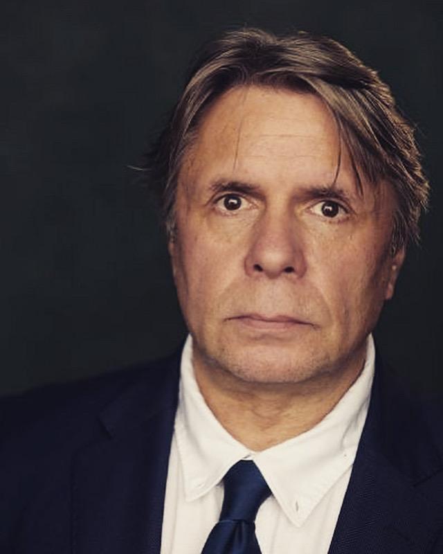 actor Michael Warburton large photo