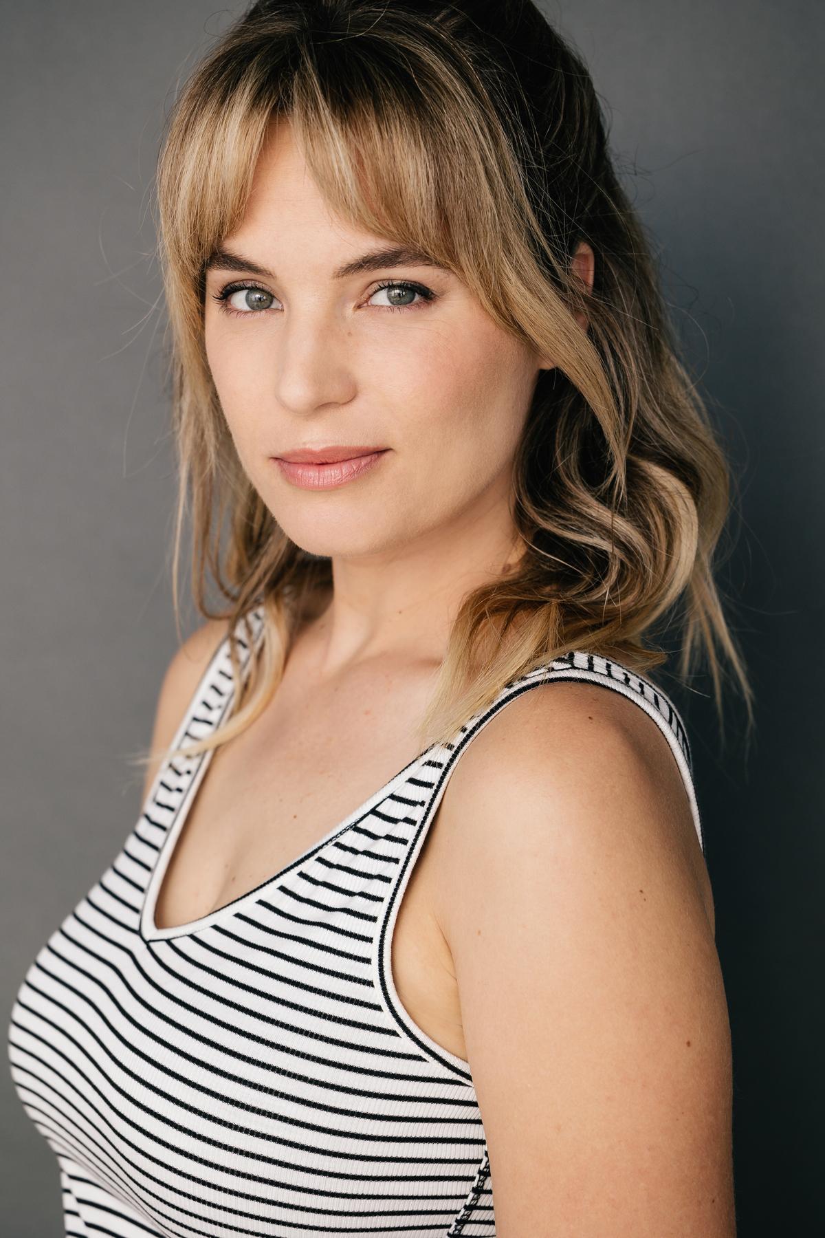 actor Erica Ibsen large photo