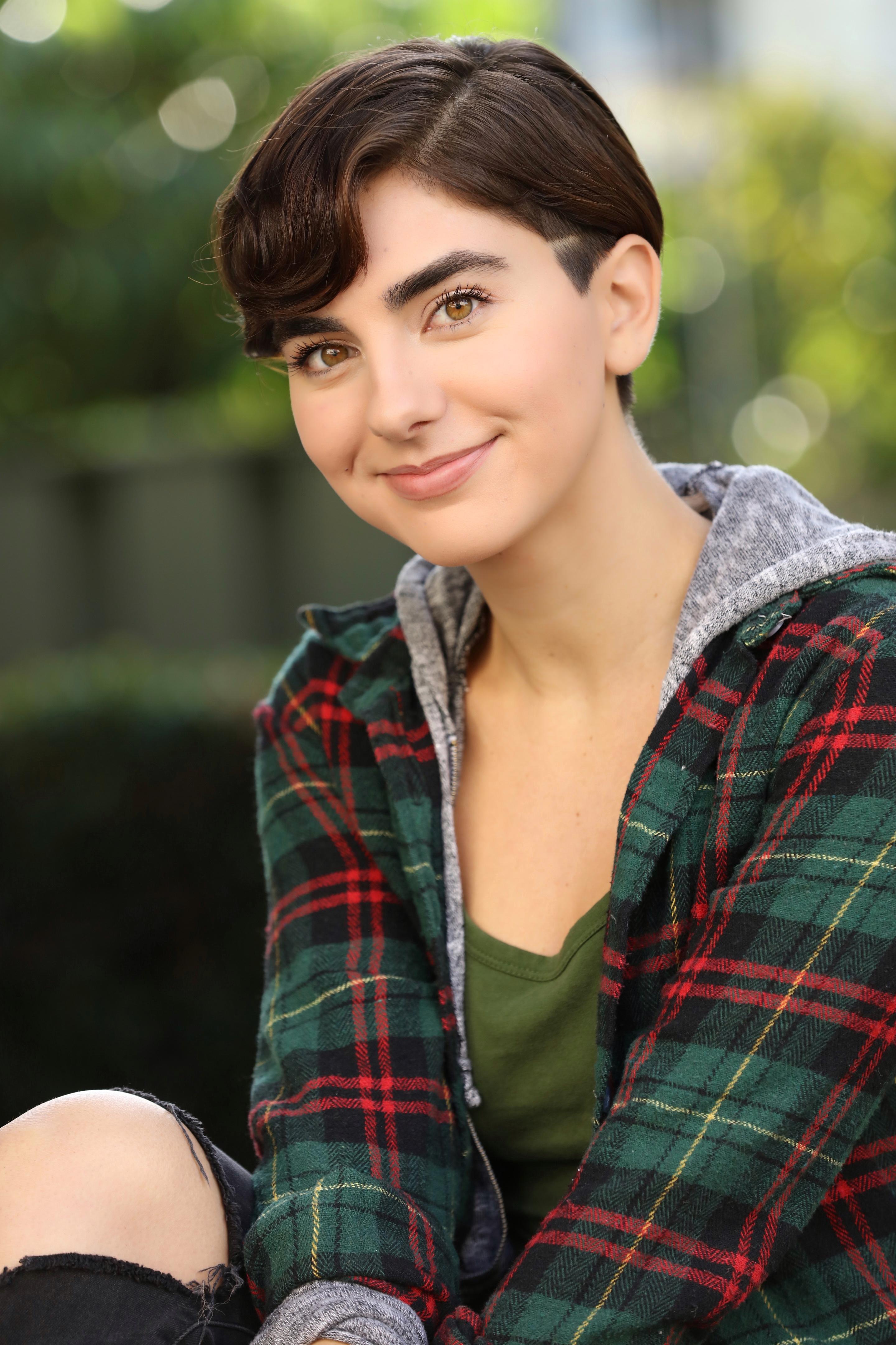 actor Gracie Lacey large photo