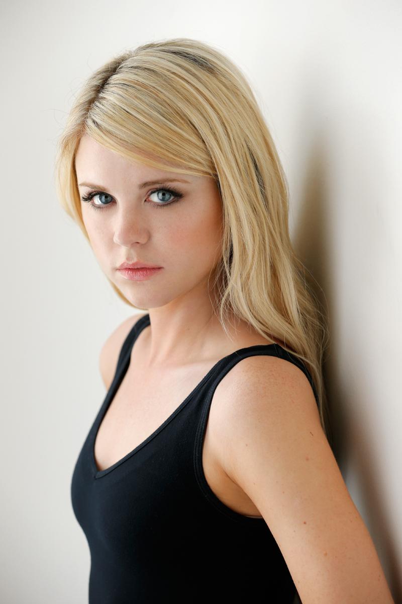 actor Bailey De Young large photo