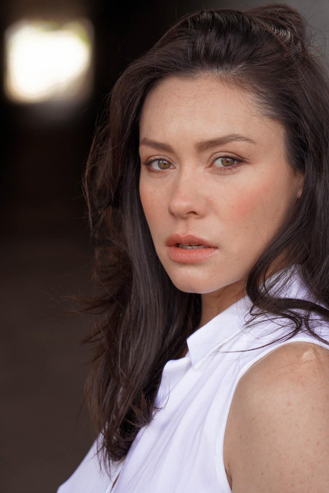 actor Ashley Schneider large photo