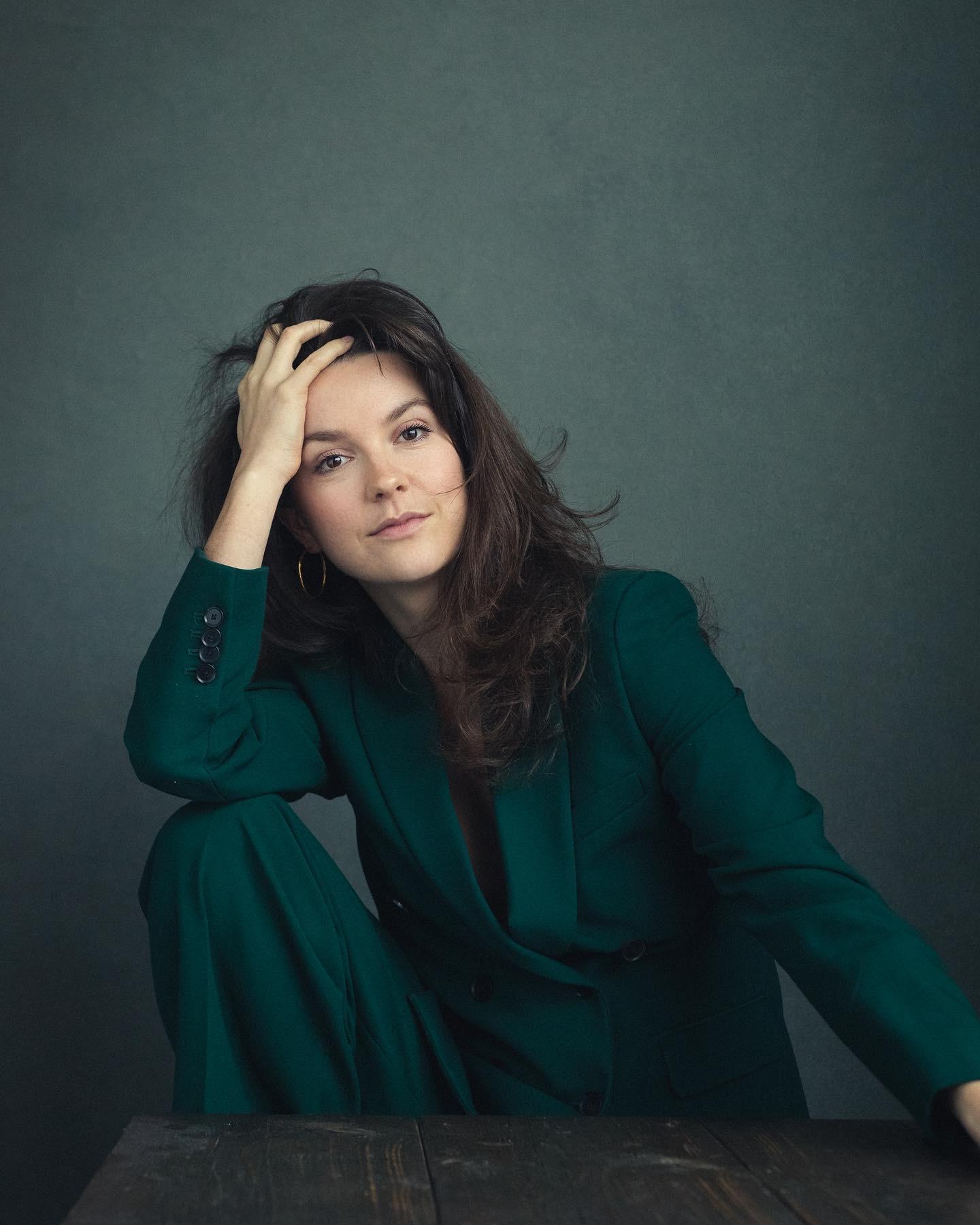 actor Georgina Hellier large photo