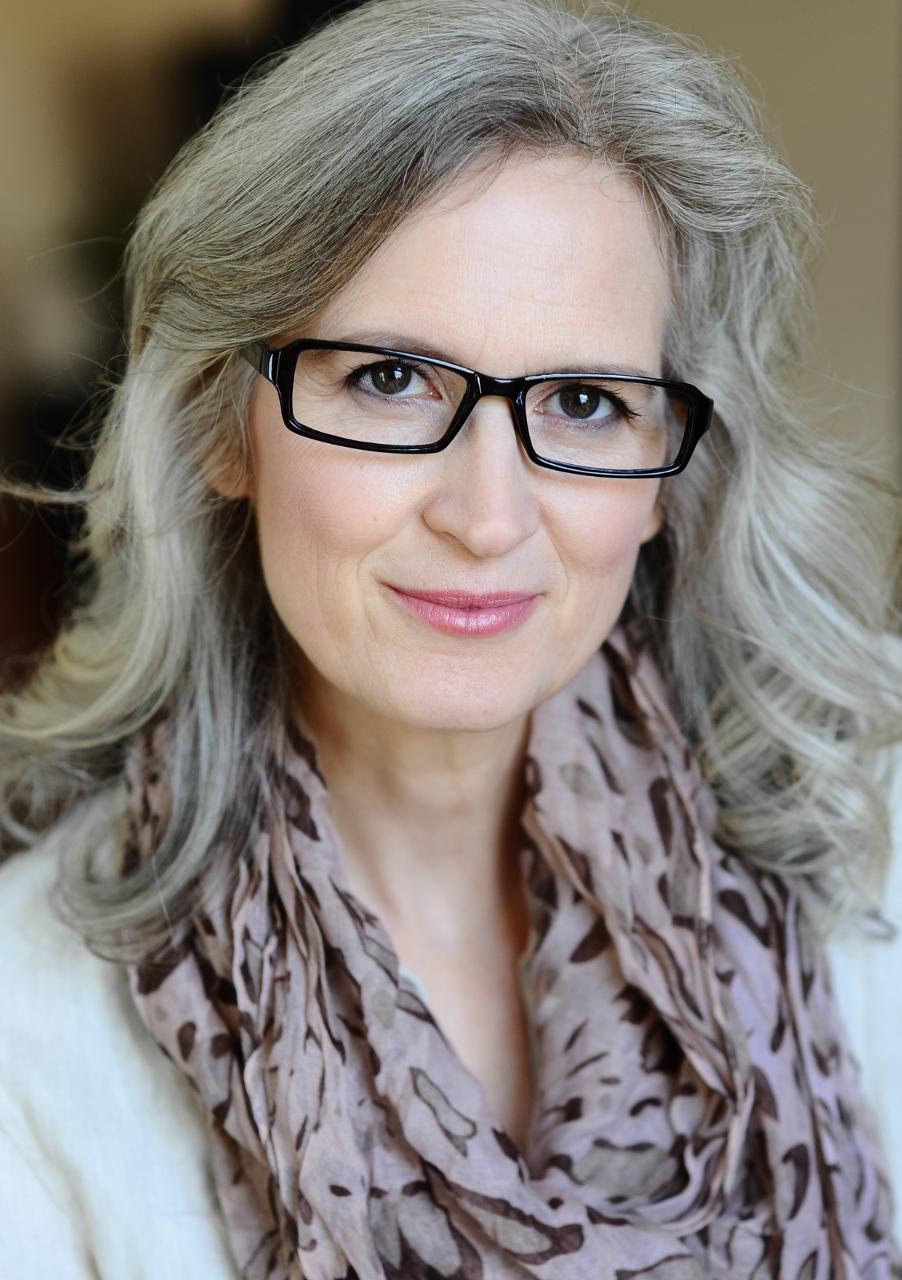 actor Amanda Serra large photo