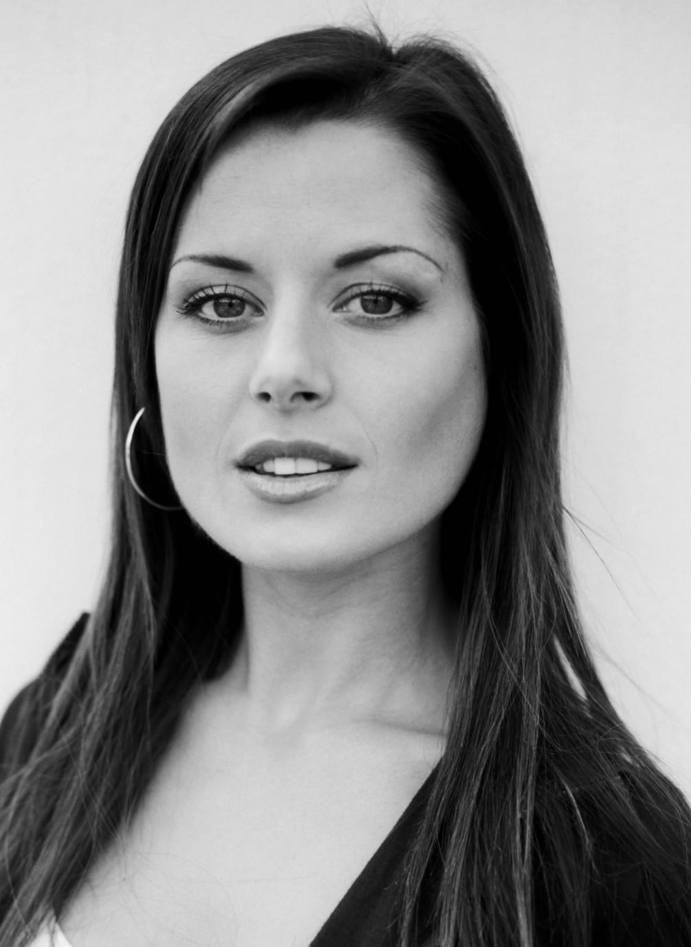 actor Madeleine West large photo