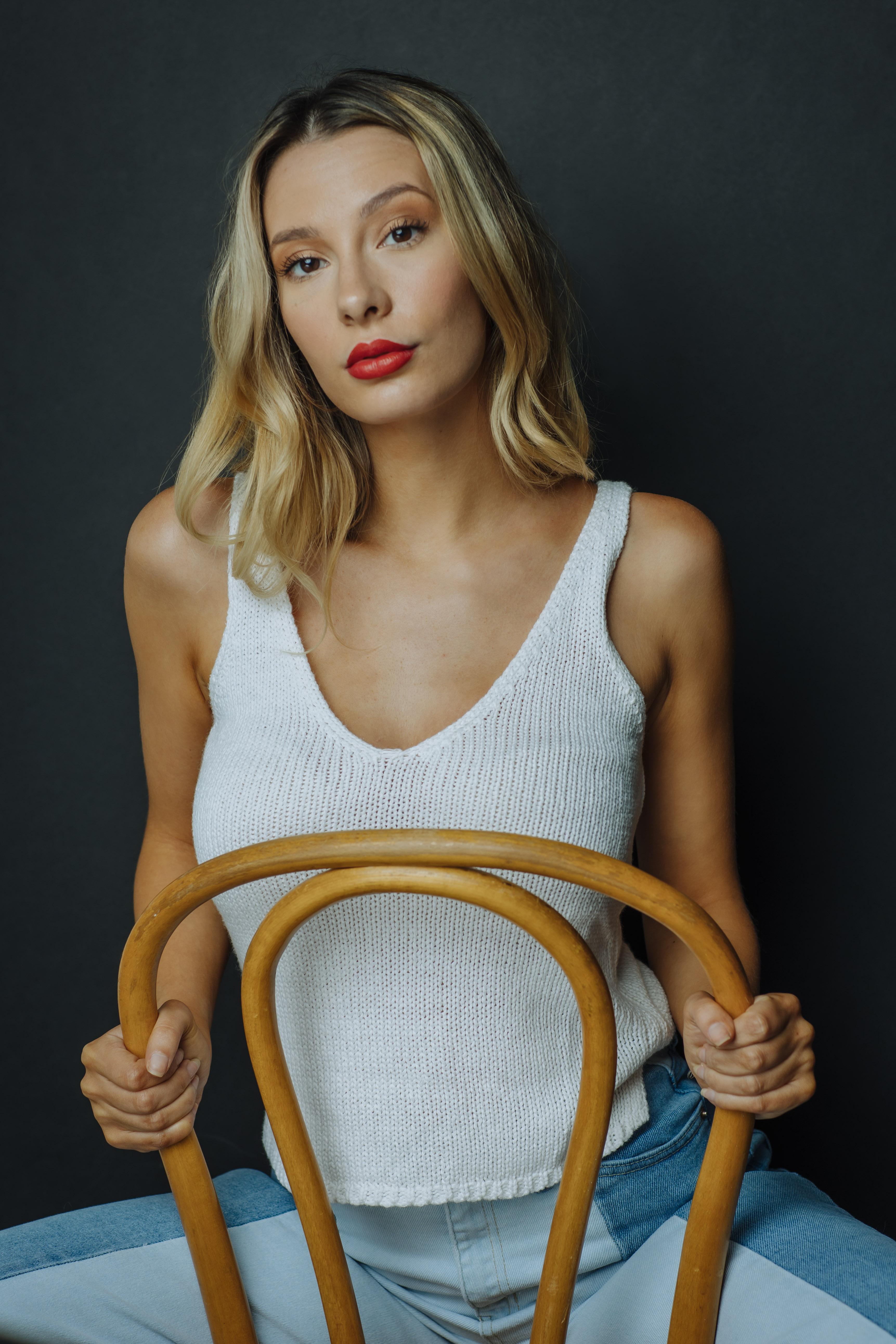 actor Haley Victoria Hunt large photo