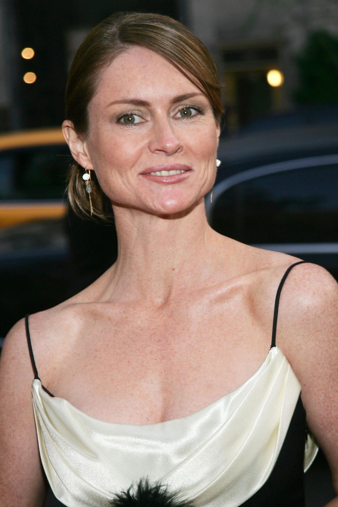 actor Kate Isitt large photo