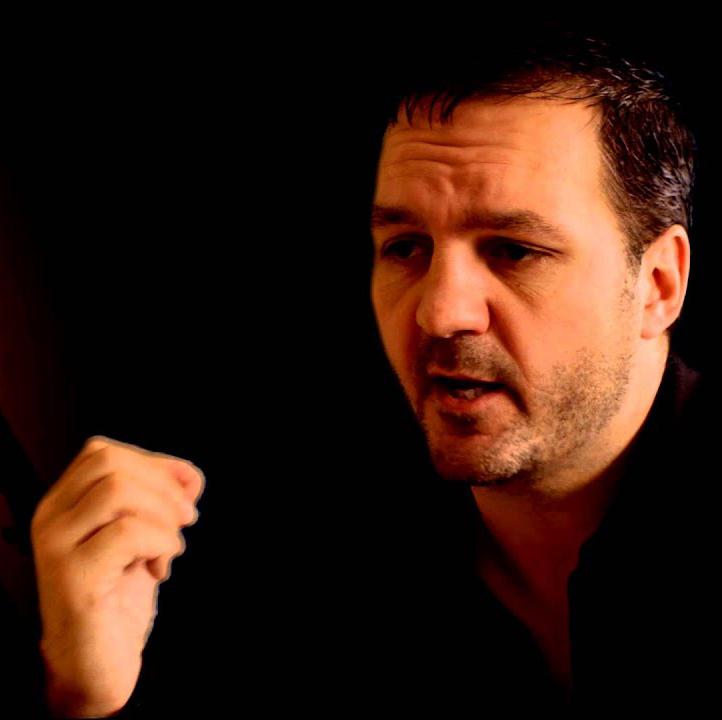 actor Lee Hutcheon large photo