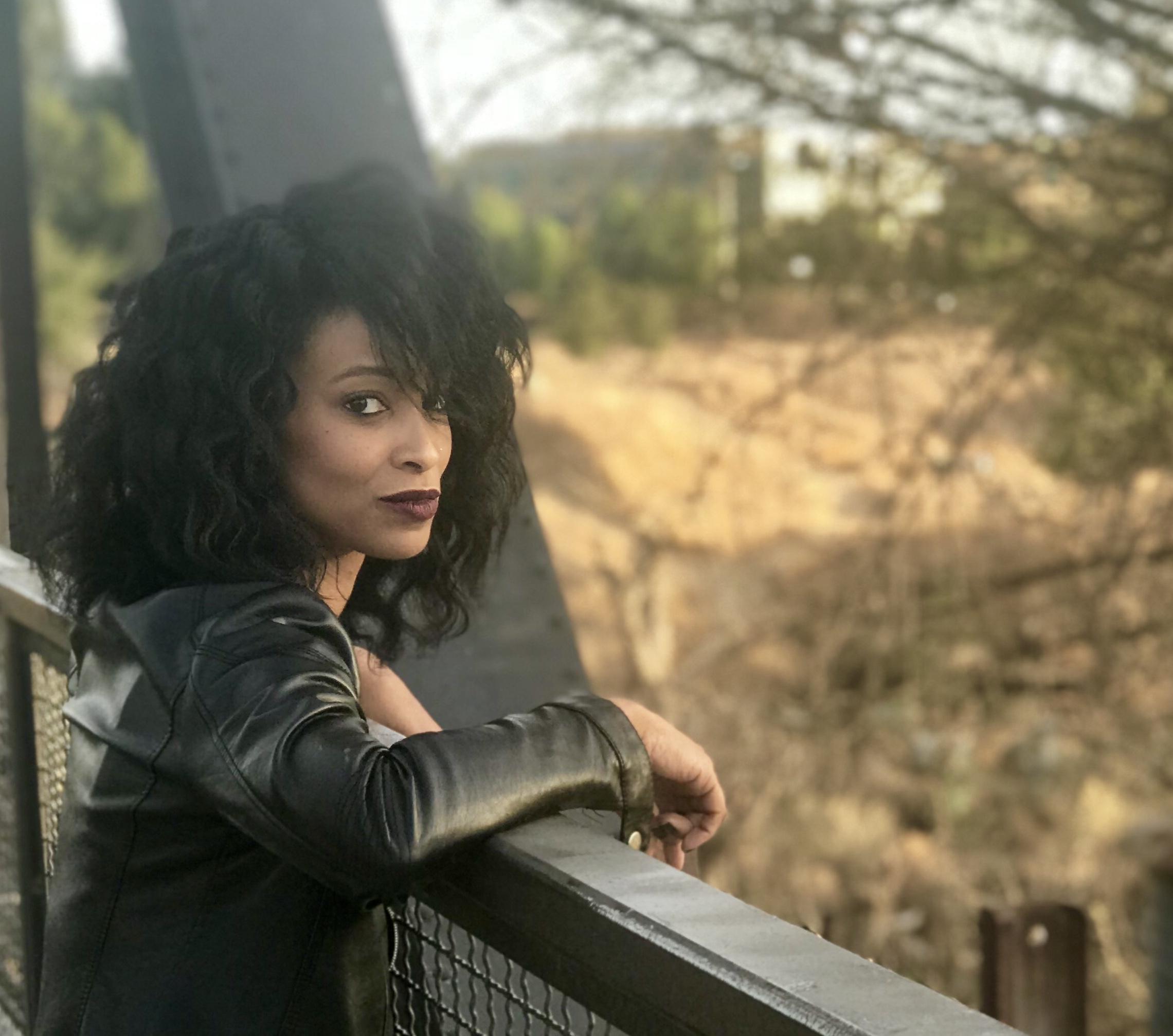 actor Alicia James large photo