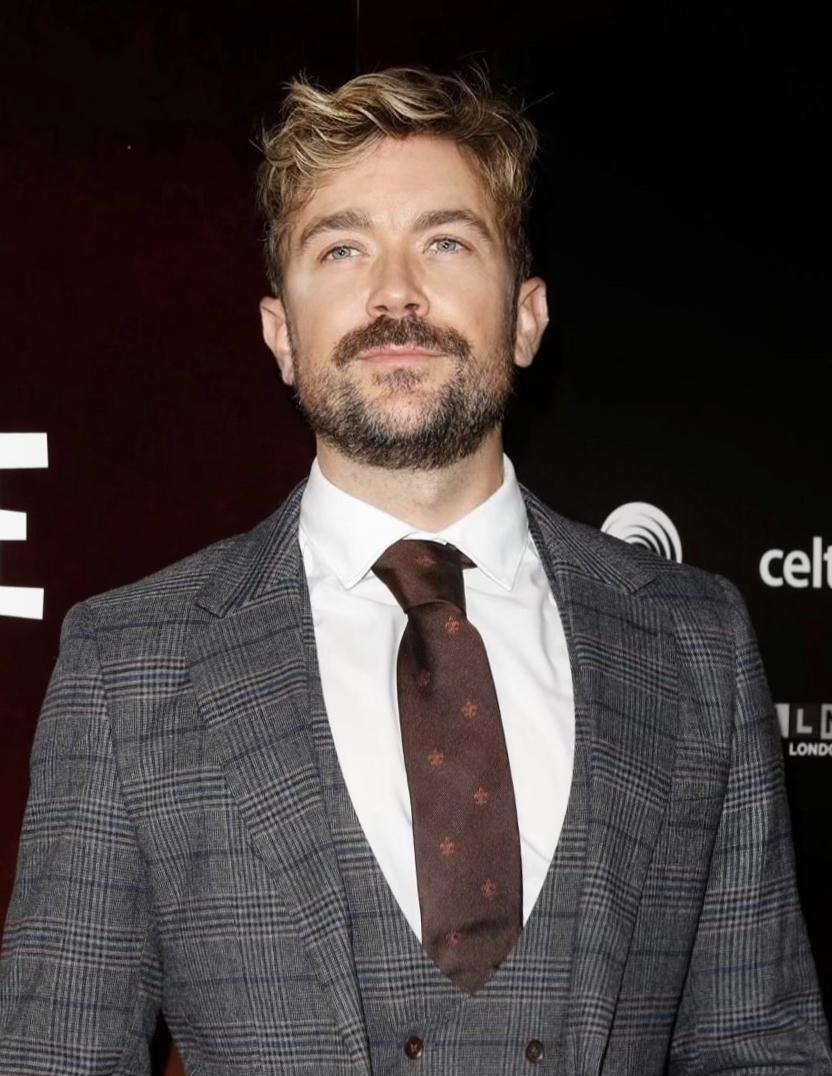 actor Emrhys Cooper large photo