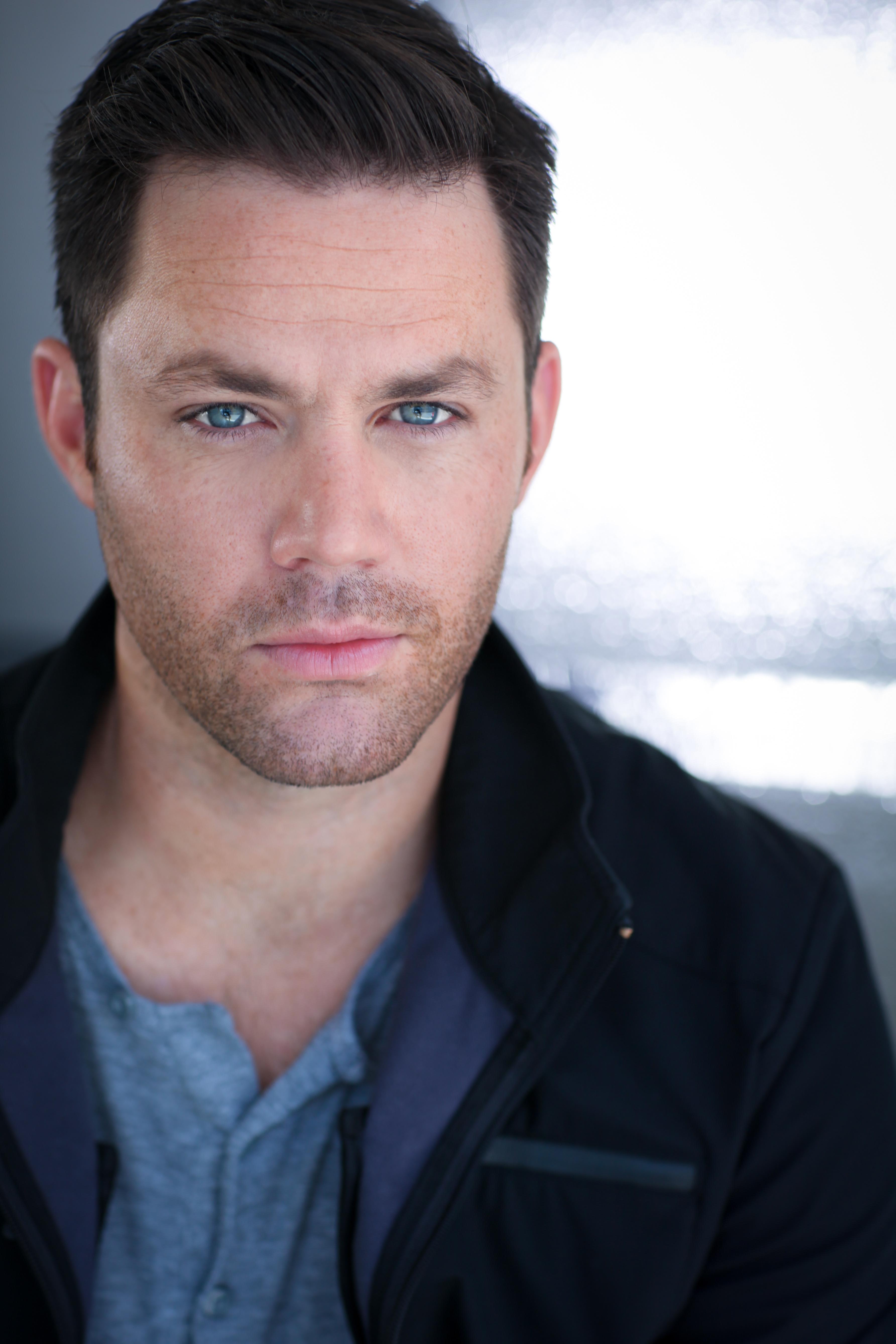 actor Paul Hodge large photo