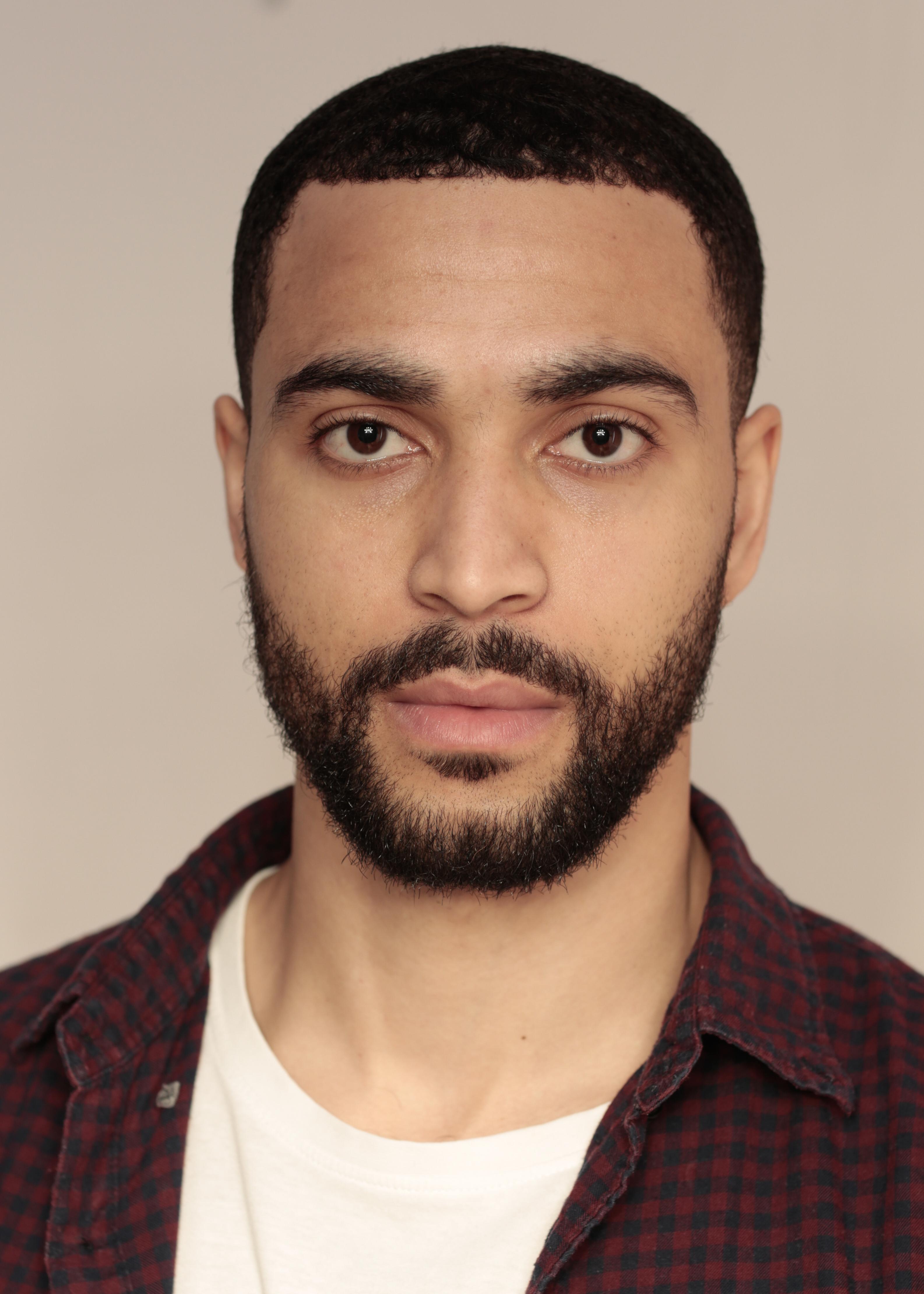 actor Tachia Newall large photo