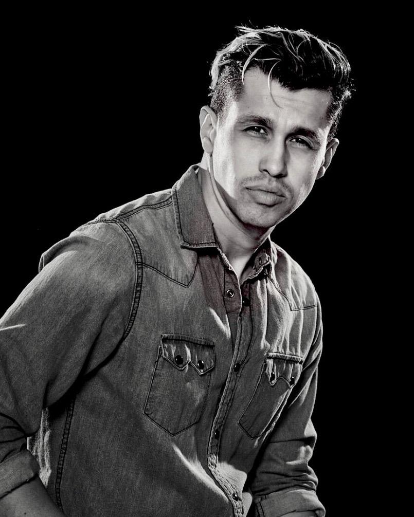 actor Erik-Michael Estrada large photo