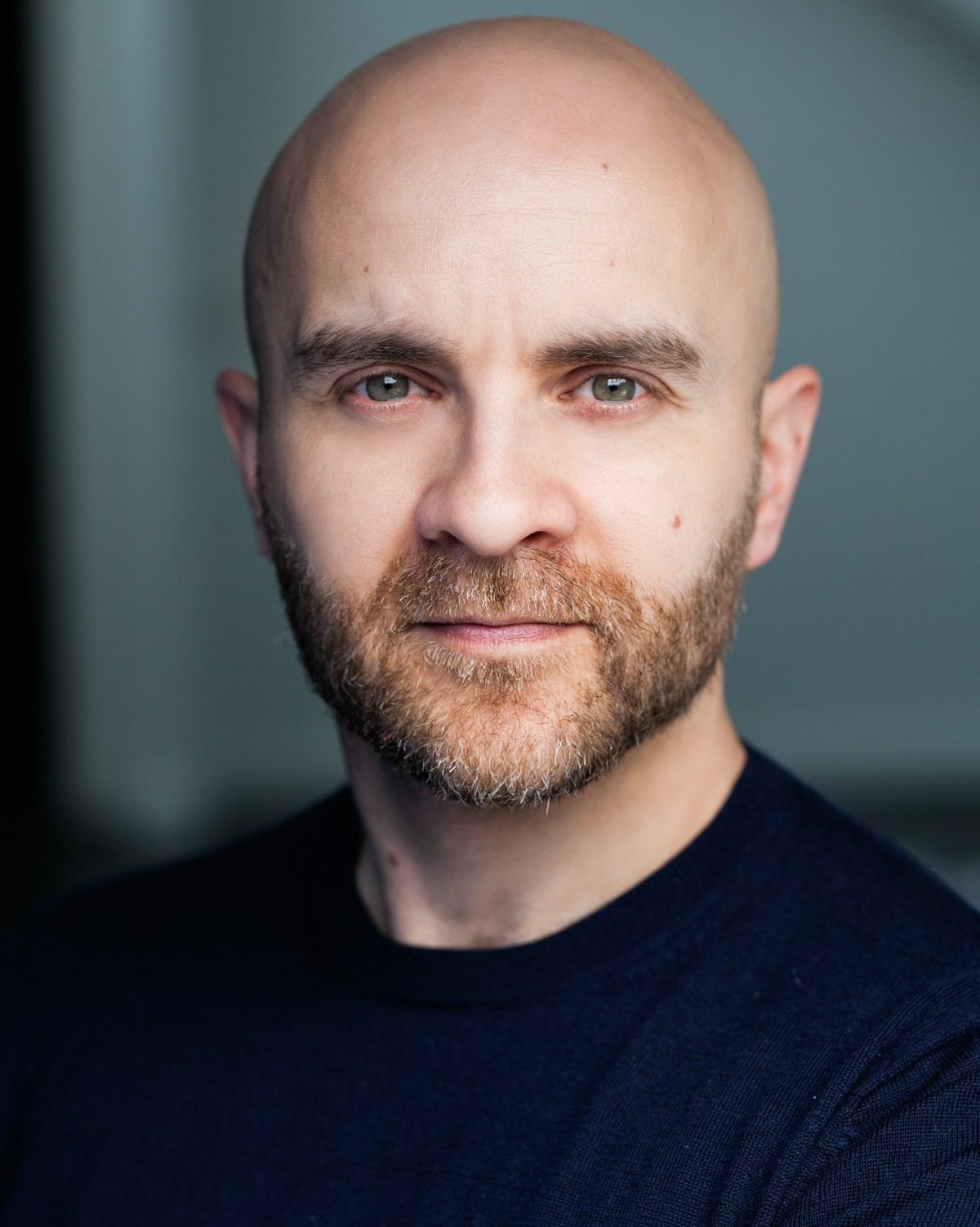 actor Monty Burgess large photo