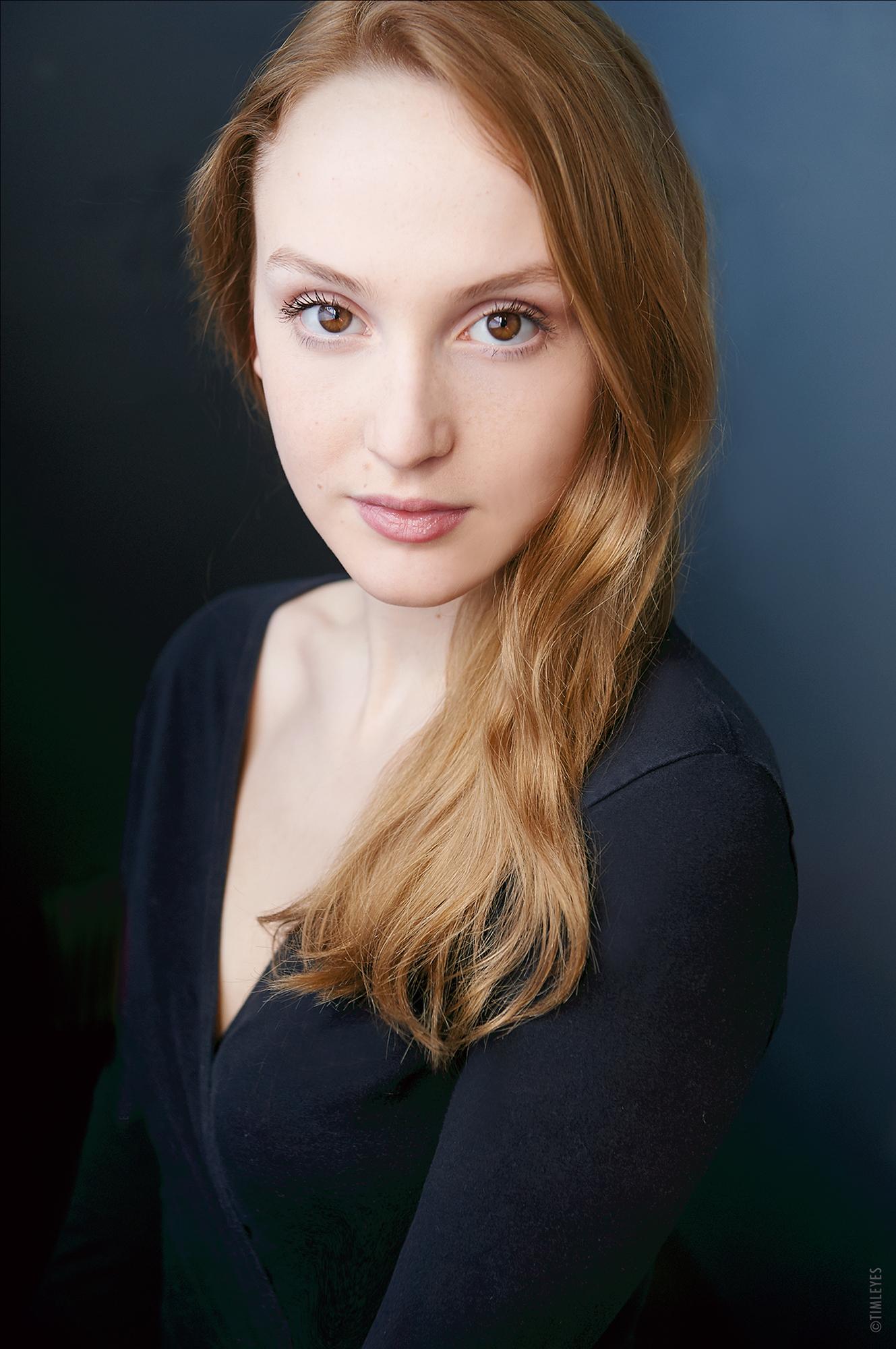 actor Ella Jonas Farlinger large photo