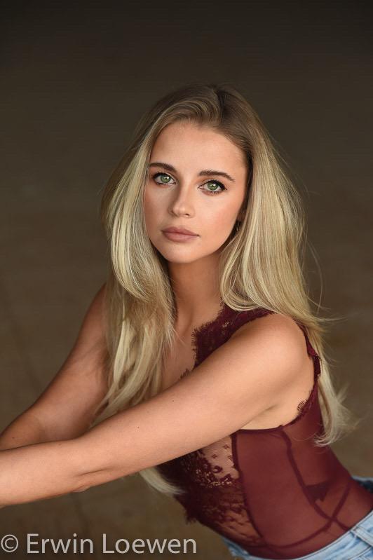 actor Samantha Helt large photo