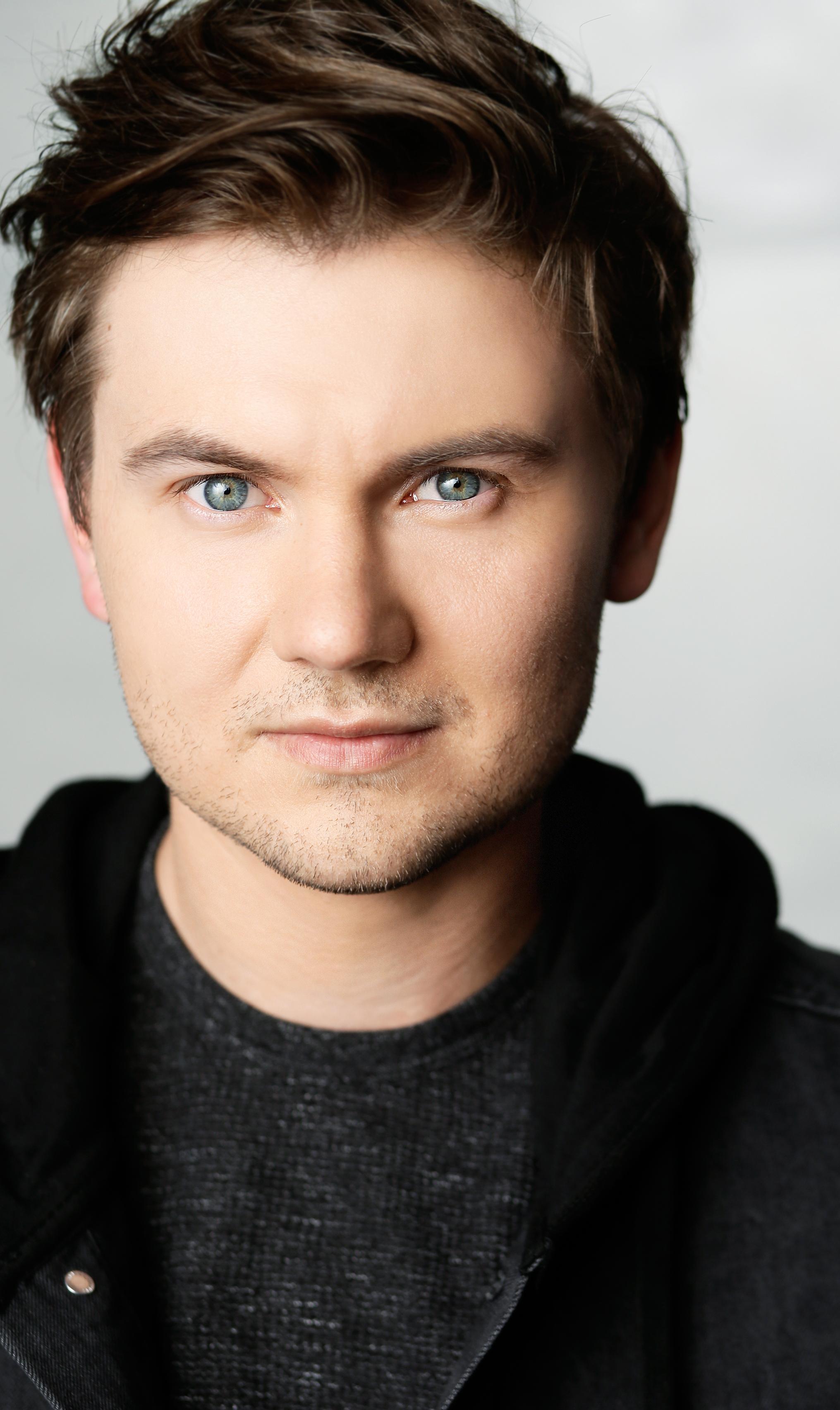 actor Kam Dabrowski large photo